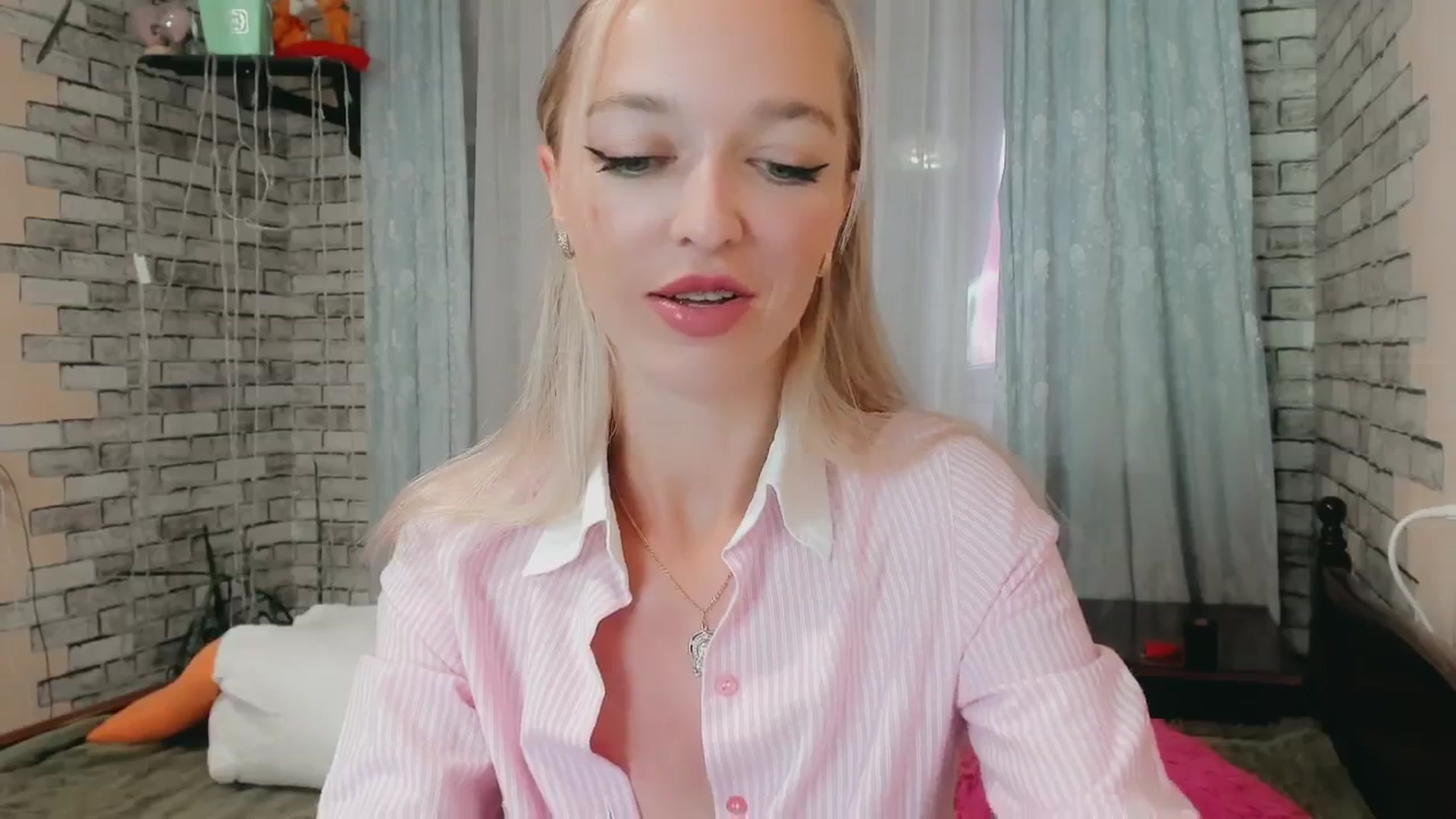 Gallery image thumbnail from Ambri_Lili's myfreecams stream on, 06/06/2024, 12:32 image 13 of 20