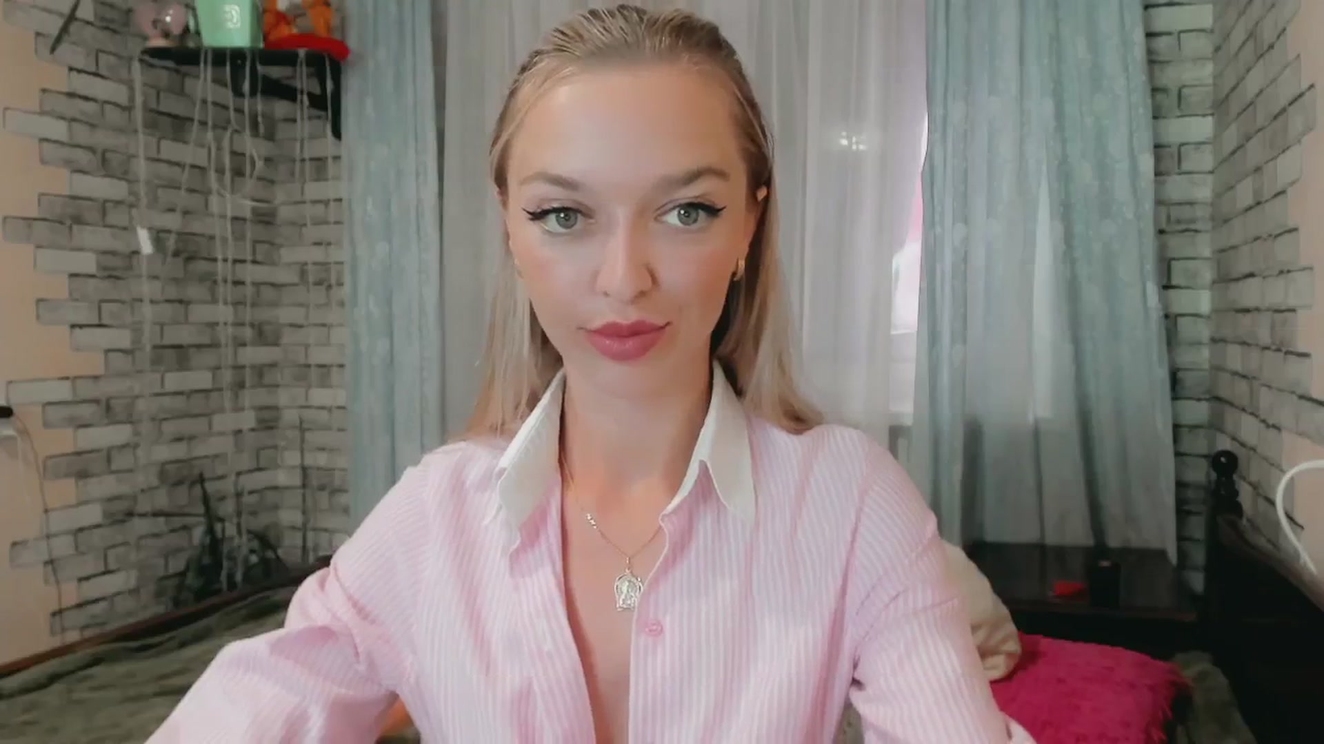 Gallery image thumbnail from Ambri_Lili's myfreecams stream on, 06/06/2024, 13:25 image 12 of 20