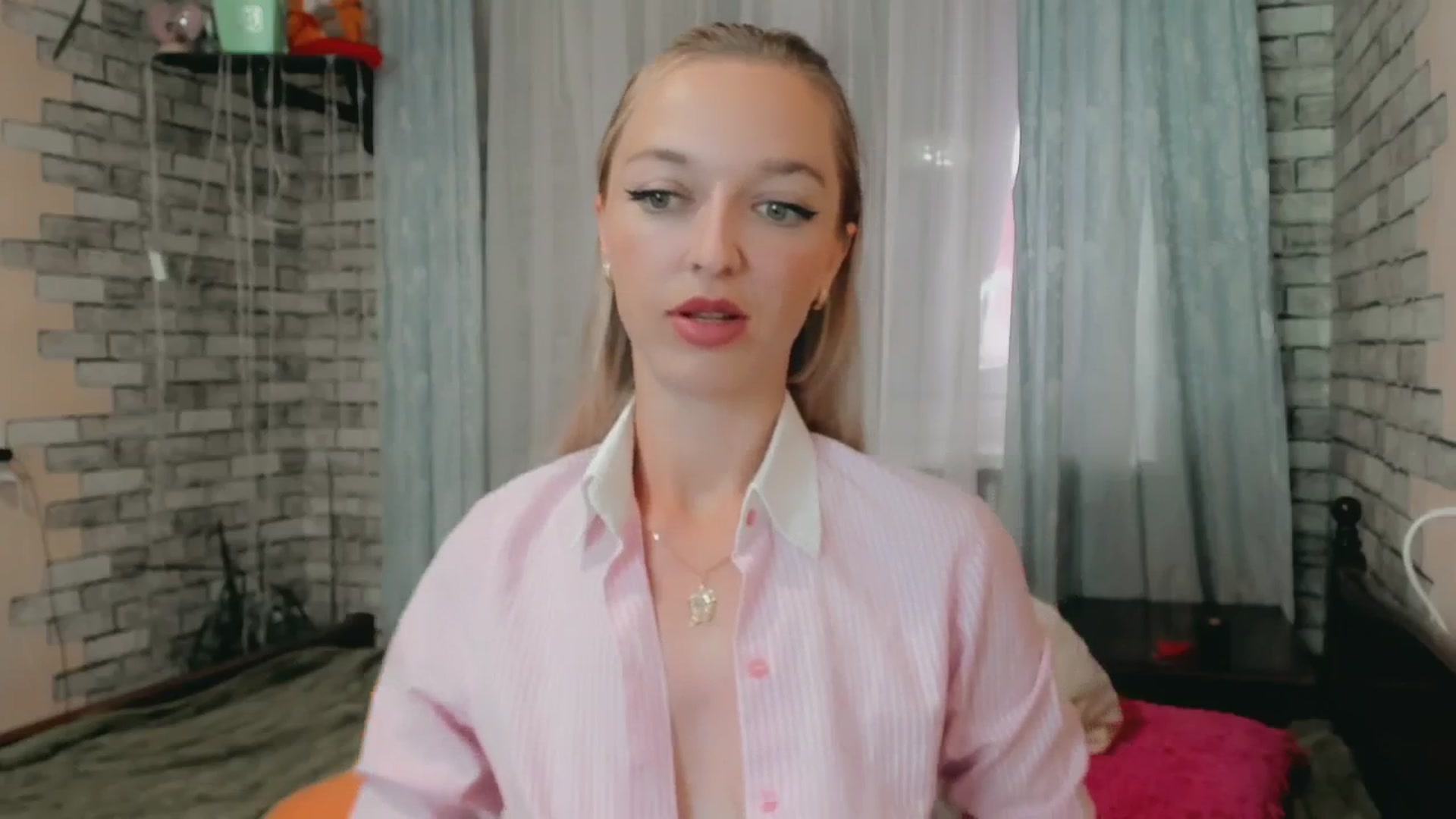 Gallery image thumbnail from Ambri_Lili's myfreecams stream on, 06/06/2024, 13:25 image 11 of 20
