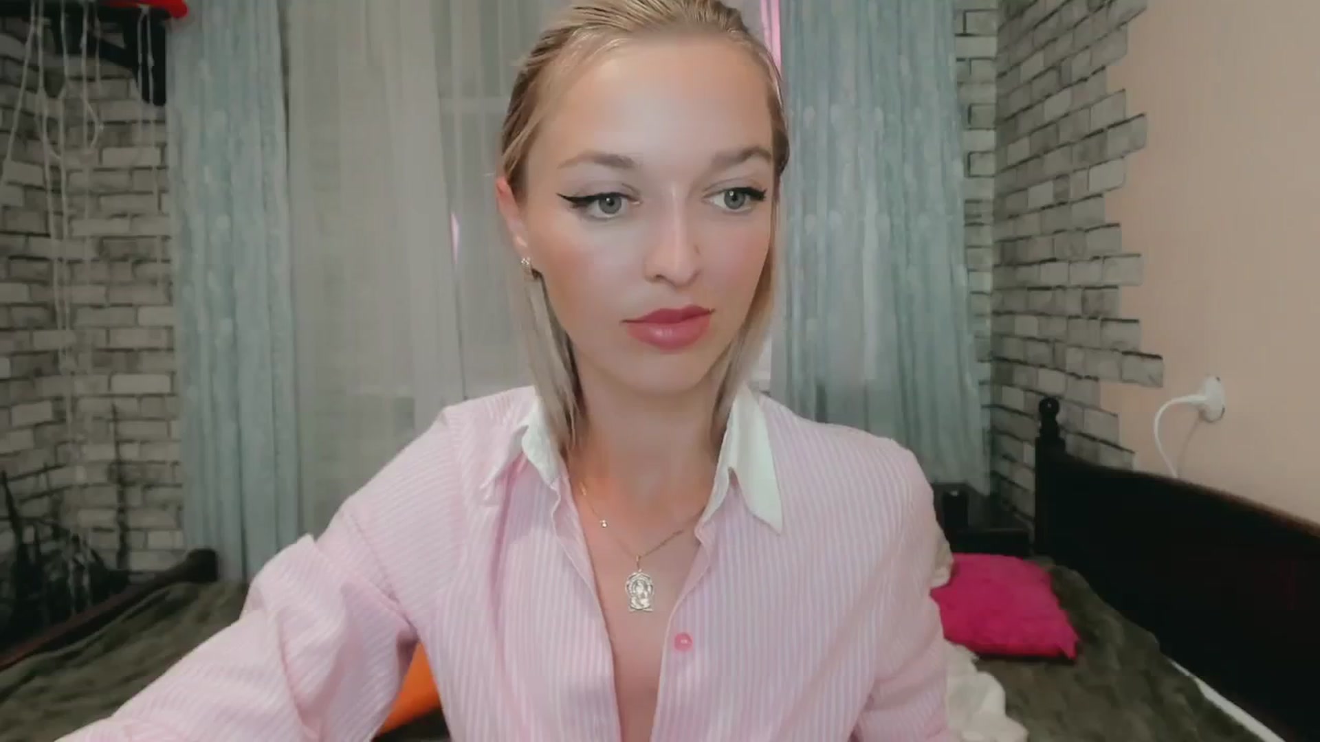 Gallery image thumbnail from Ambri_Lili's myfreecams stream on, 06/06/2024, 13:25 image 17 of 20