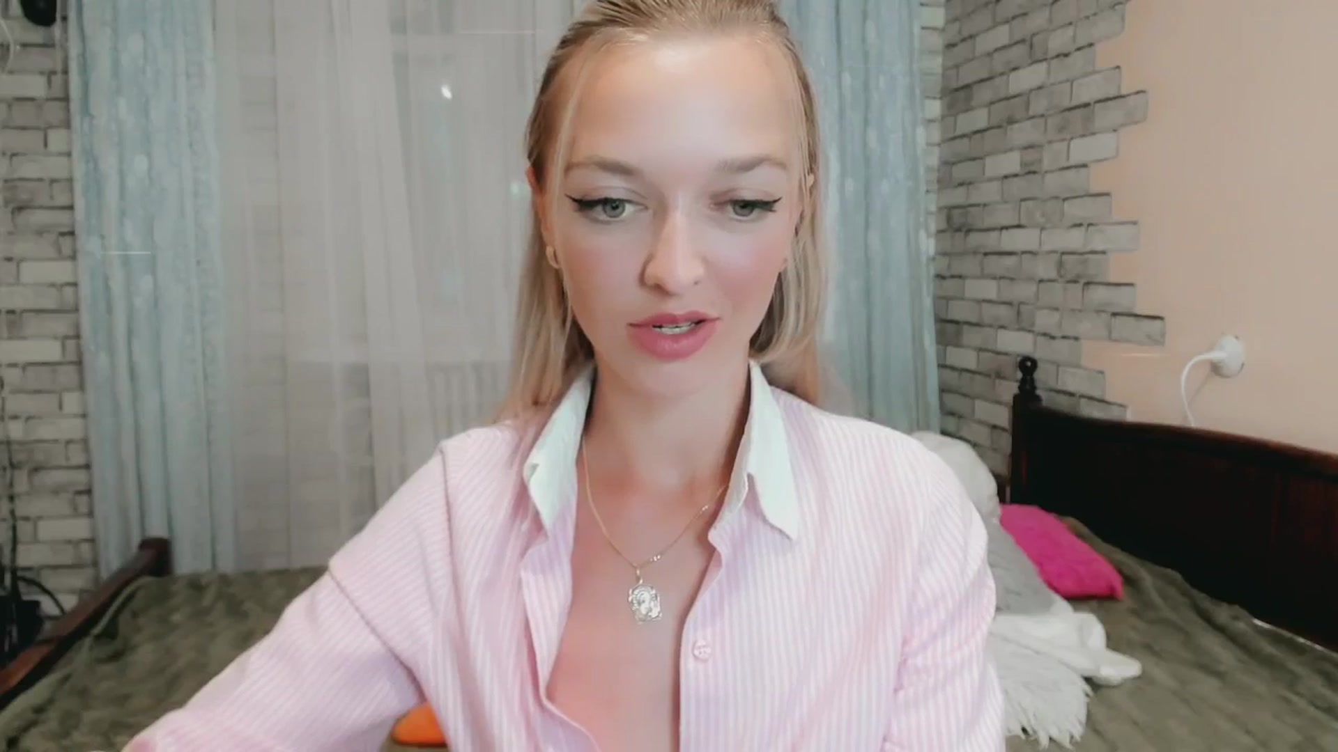 Gallery image thumbnail from Ambri_Lili's myfreecams stream on, 06/06/2024, 15:02 image 2 of 20