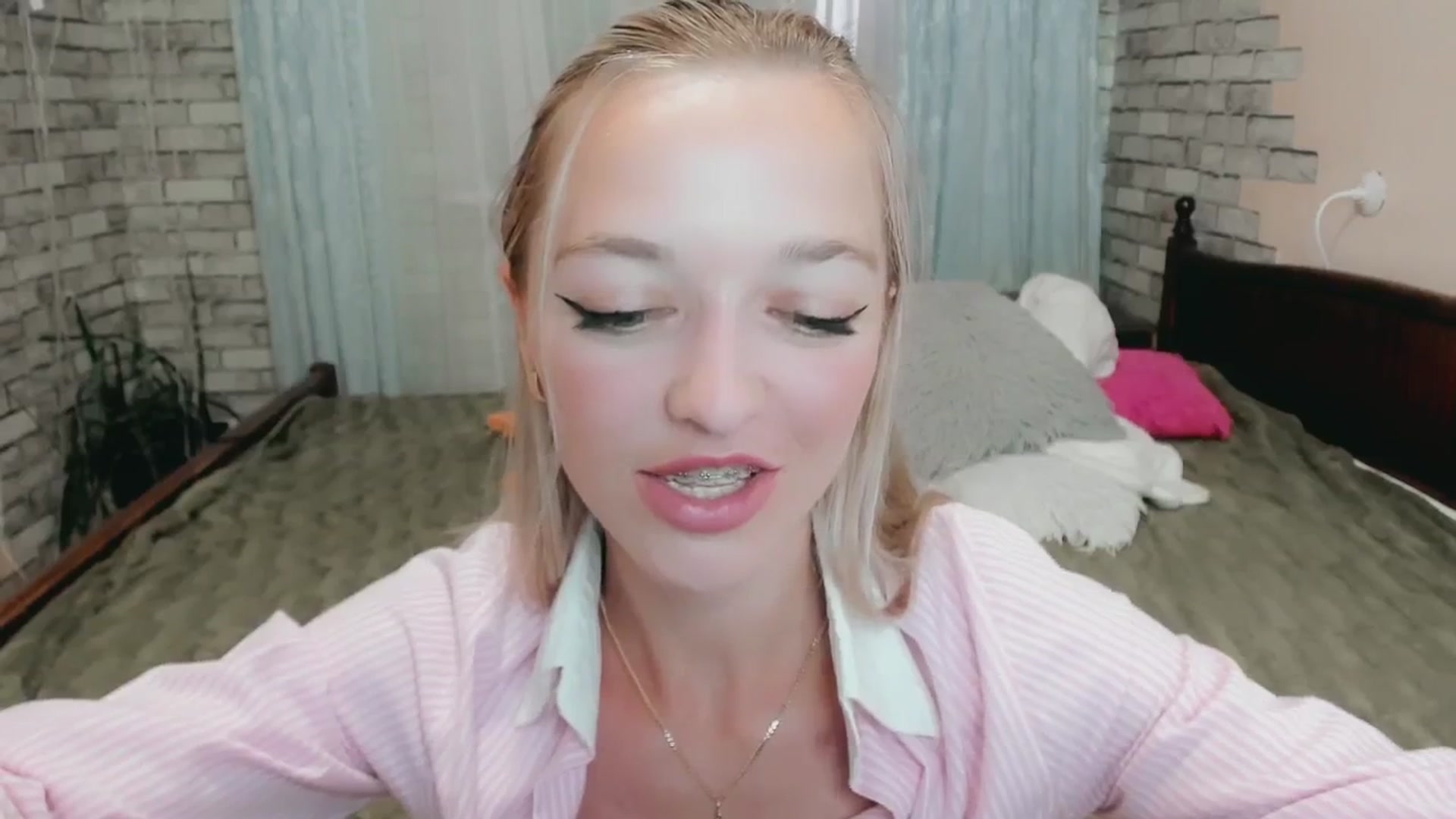 Gallery image thumbnail from Ambri_Lili's myfreecams stream on, 06/06/2024, 15:02 image 17 of 20