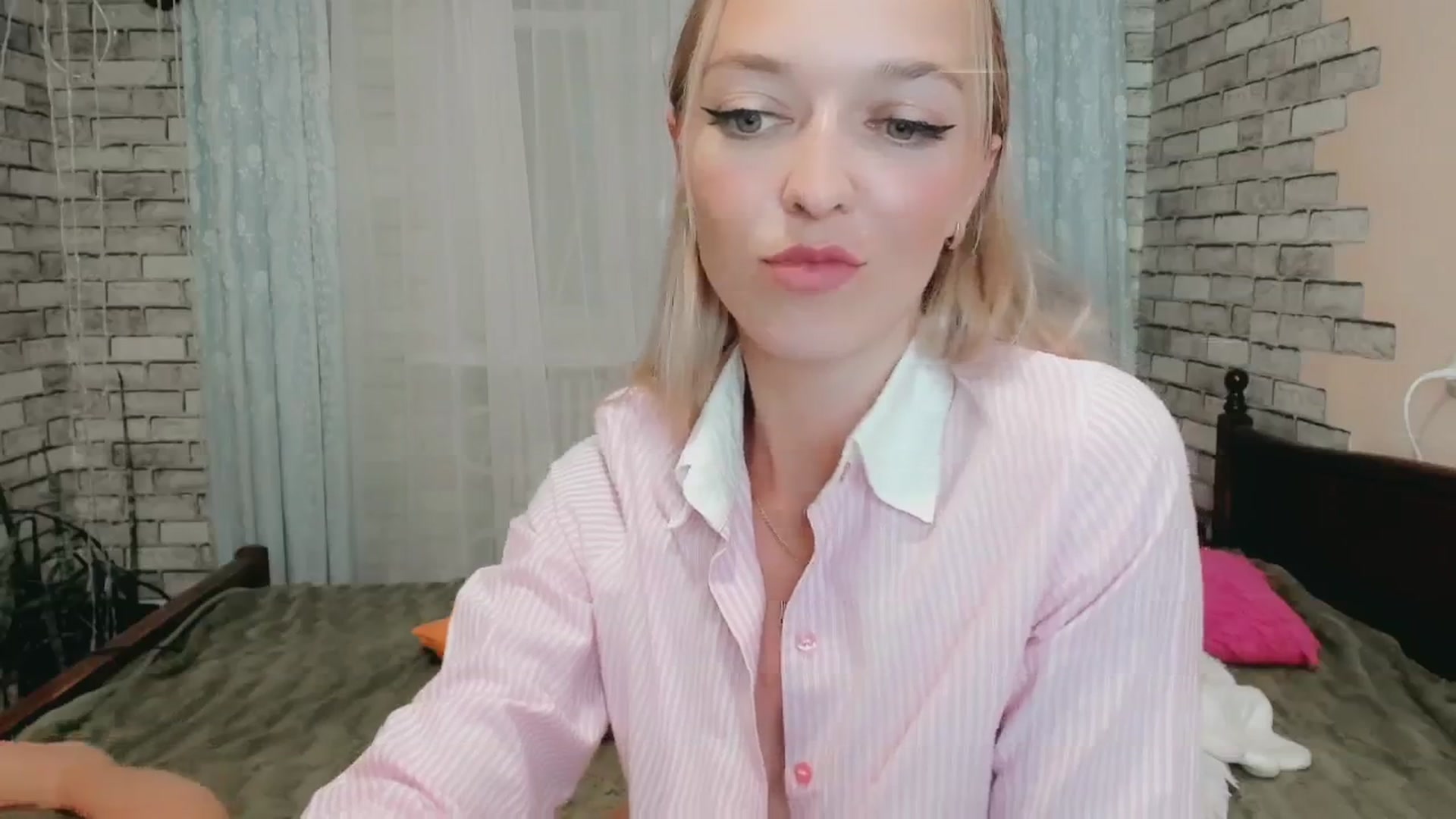 Gallery image thumbnail from Ambri_Lili's myfreecams stream on, 06/06/2024, 15:42 image 7 of 20