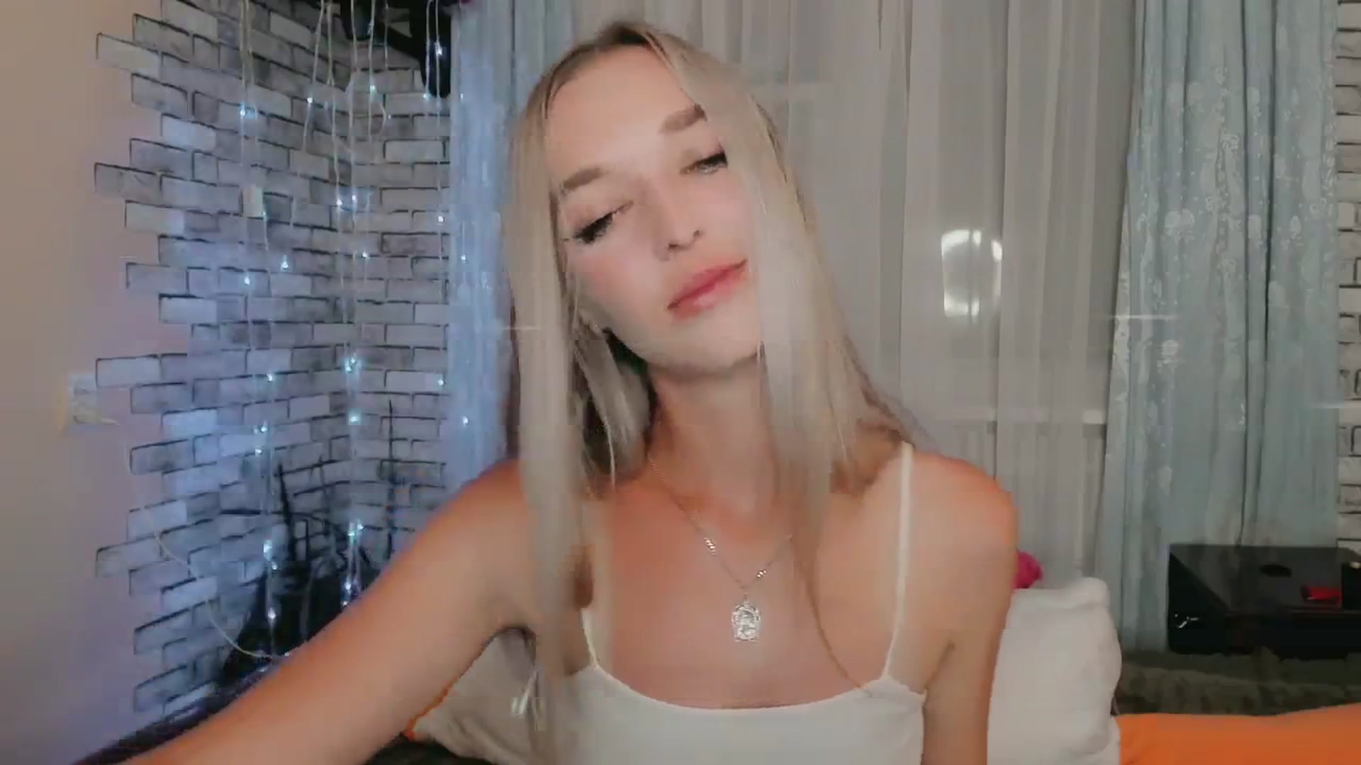 Gallery image thumbnail from Ambri_Lili's myfreecams stream on, 06/09/2024, 18:57 image 18 of 20