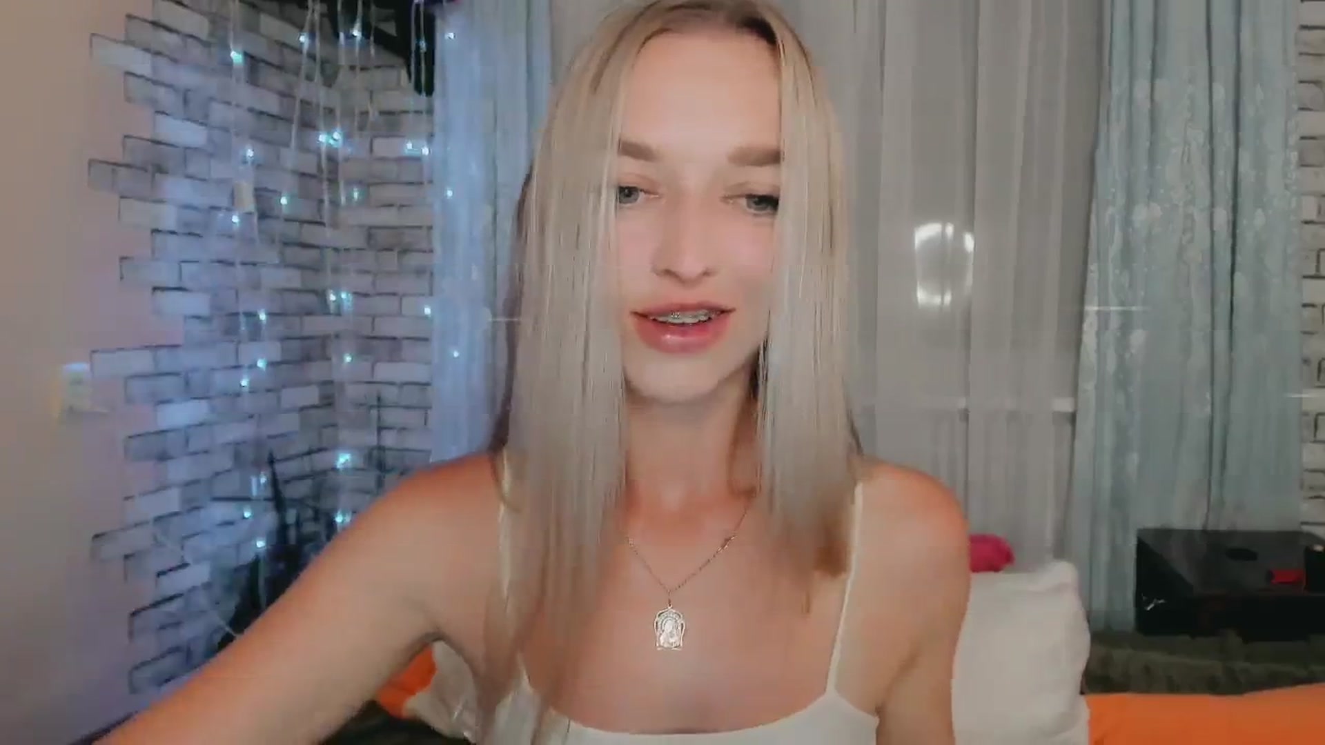 Gallery image thumbnail from Ambri_Lili's myfreecams stream on, 06/09/2024, 18:57 image 13 of 20