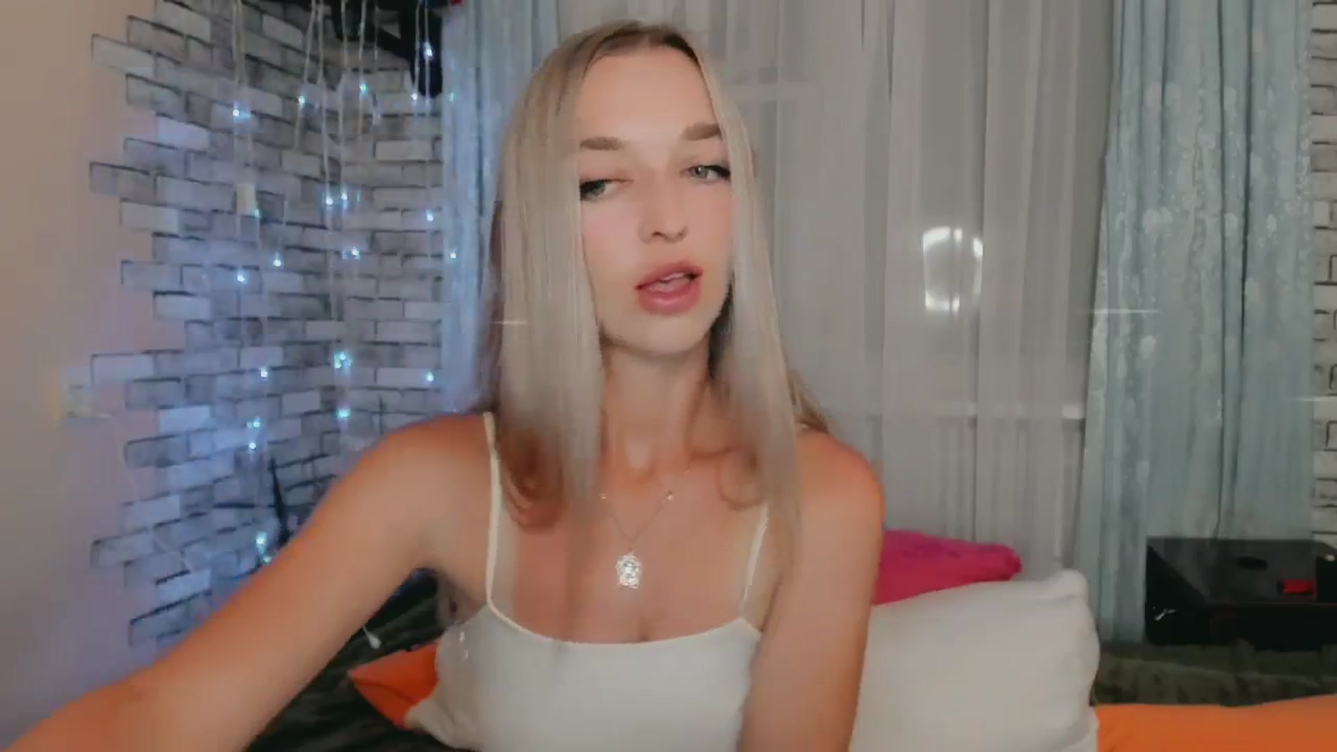 Gallery image thumbnail from Ambri_Lili's myfreecams stream on, 06/09/2024, 18:57 image 17 of 20