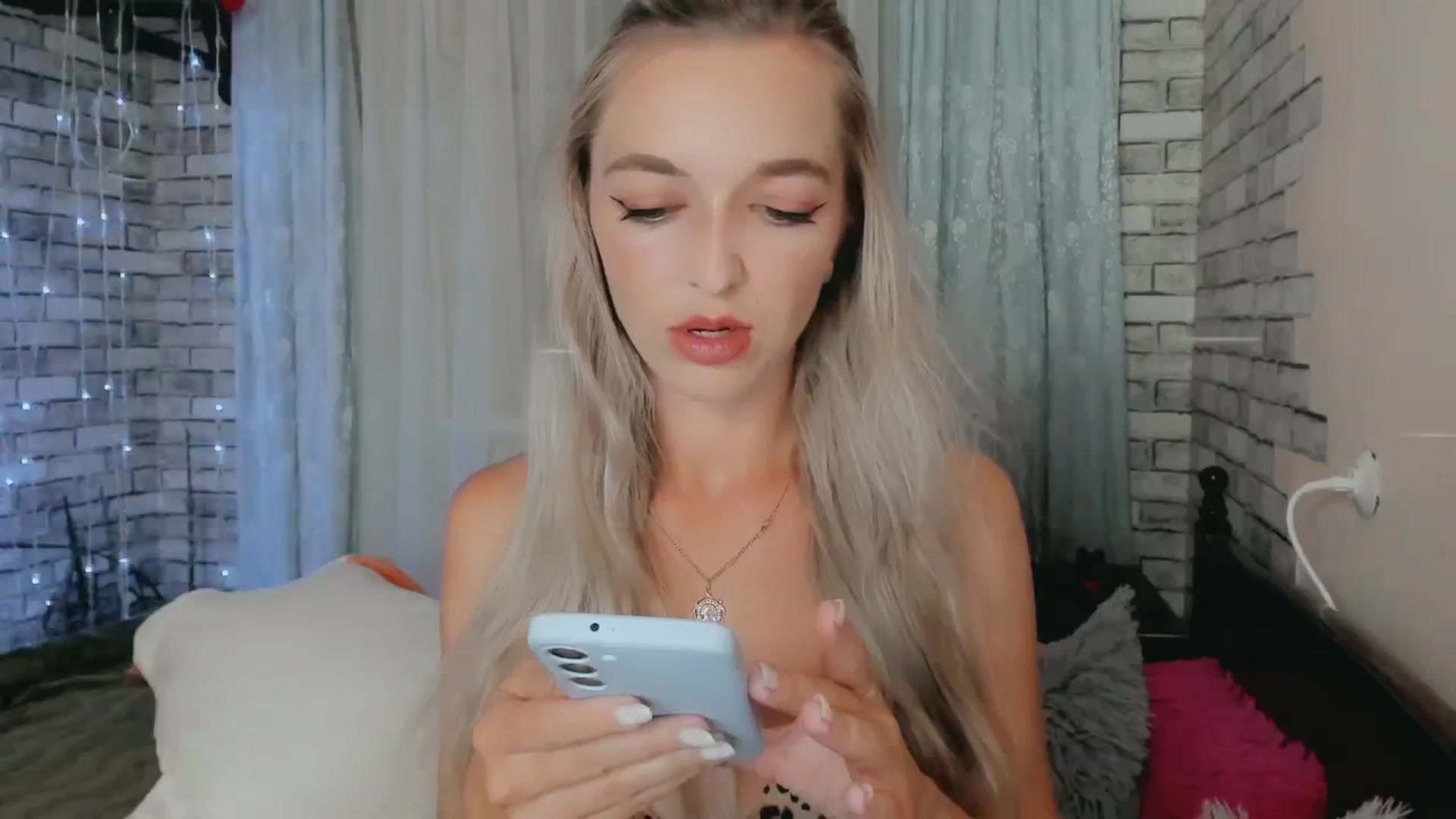 Gallery image thumbnail from Ambri_Lili's myfreecams stream on, 06/10/2024, 18:50 image 18 of 20