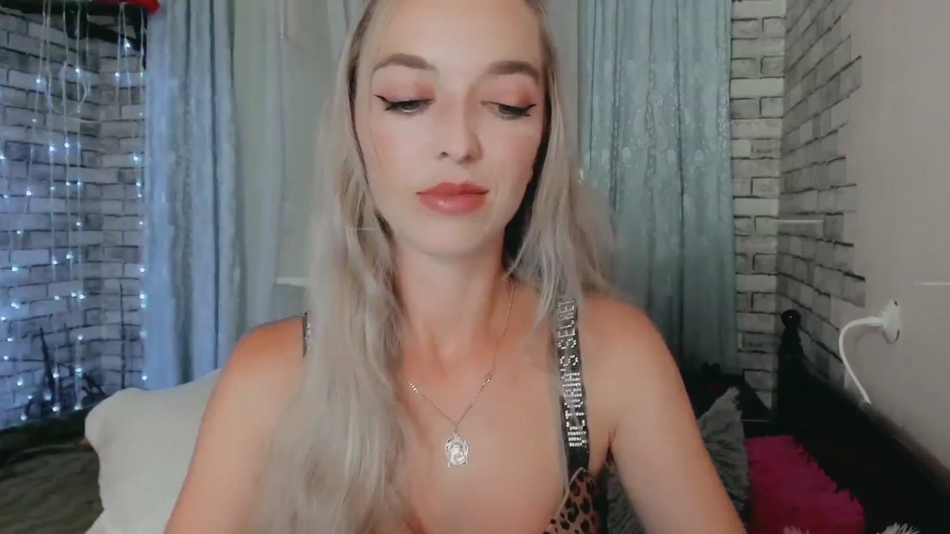 Gallery image thumbnail from Ambri_Lili's myfreecams stream on, 06/10/2024, 18:50 image 6 of 20
