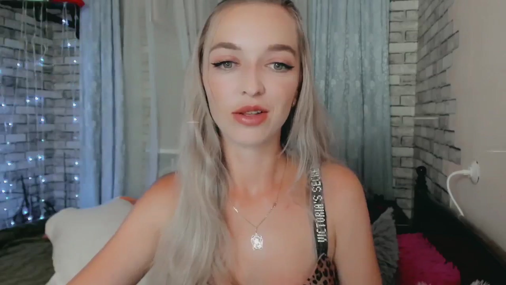 Gallery image thumbnail from Ambri_Lili's myfreecams stream on, 06/10/2024, 18:50 image 7 of 20