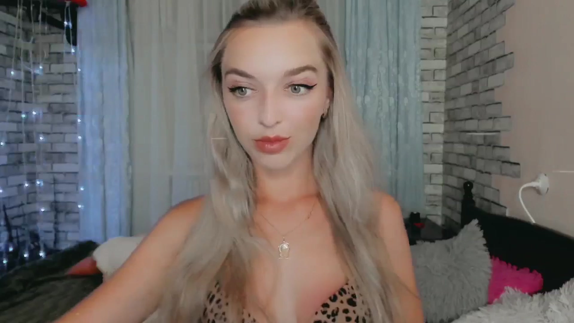 Gallery image thumbnail from Ambri_Lili's myfreecams stream on, 06/10/2024, 18:50 image 20 of 20