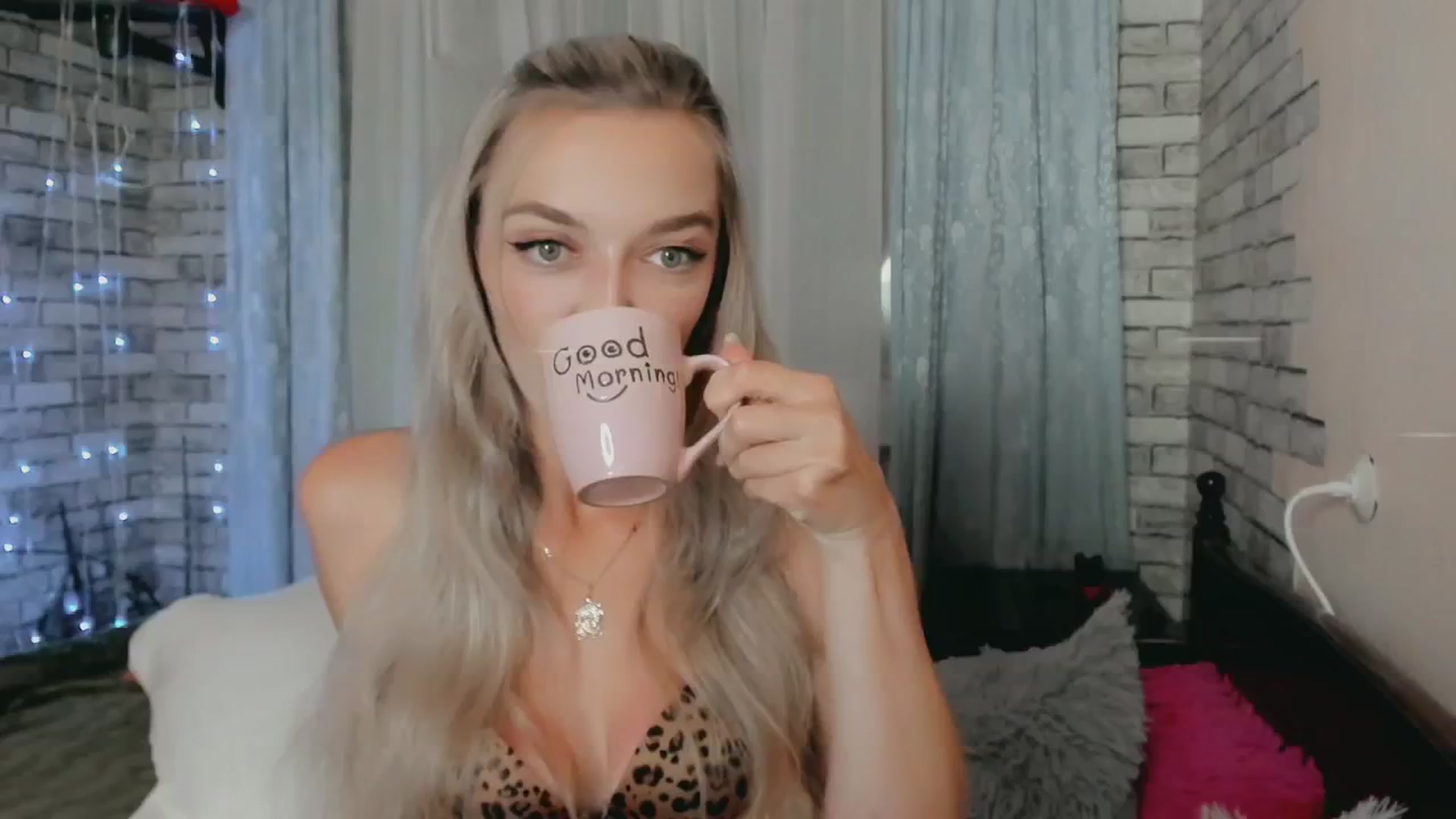 Gallery image thumbnail from Ambri_Lili's myfreecams stream on, 06/10/2024, 18:50 image 1 of 20