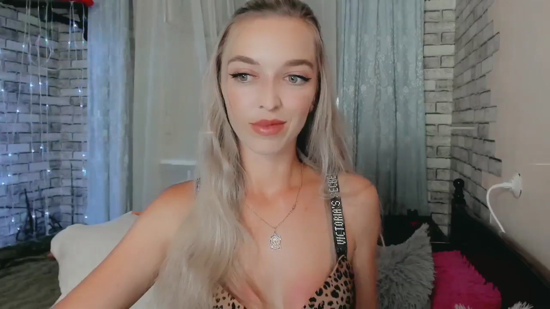 Gallery image thumbnail from Ambri_Lili's myfreecams stream on, 06/10/2024, 18:50 image 5 of 20