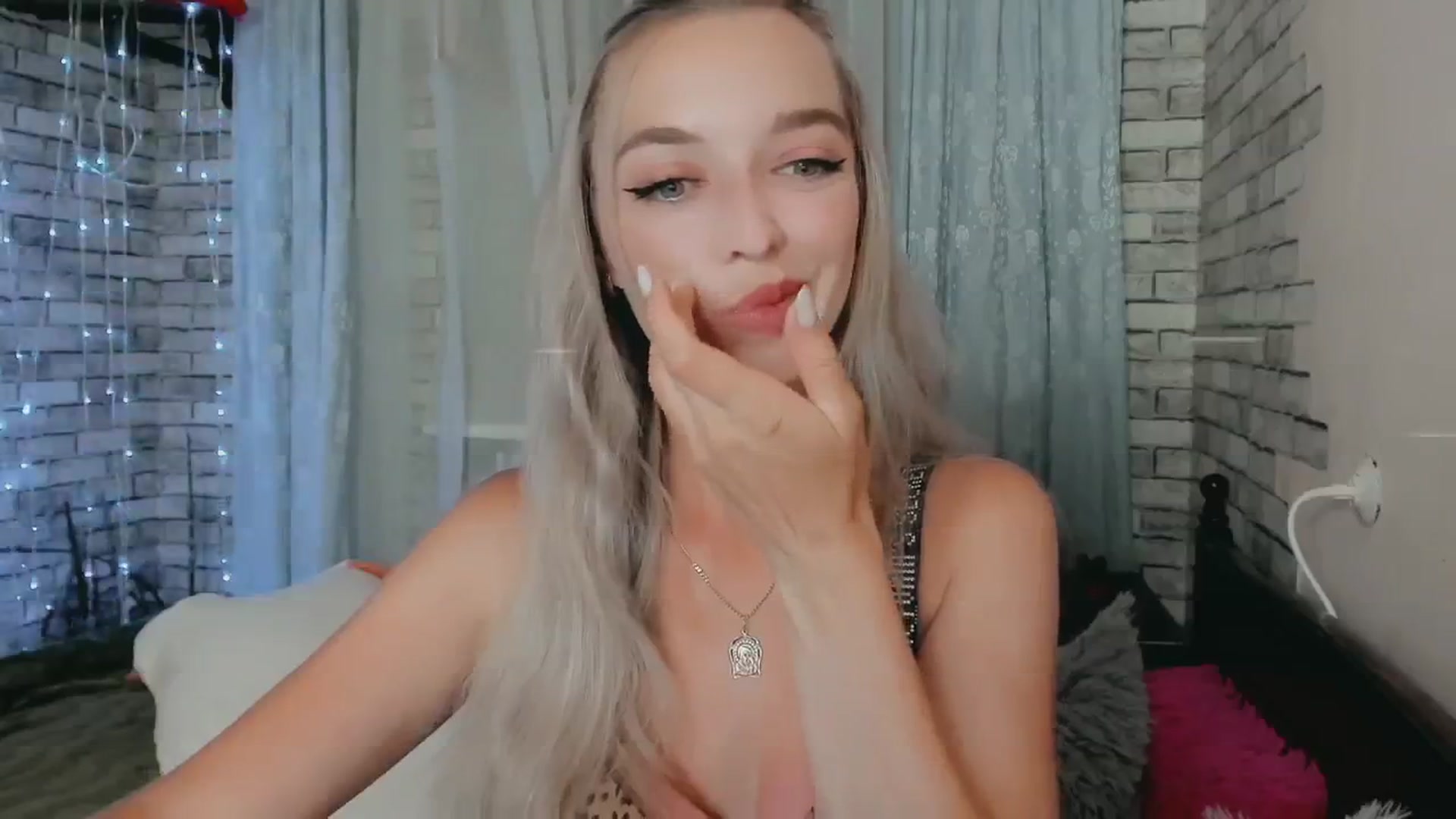Gallery image thumbnail from Ambri_Lili's myfreecams stream on, 06/10/2024, 18:50 image 10 of 20