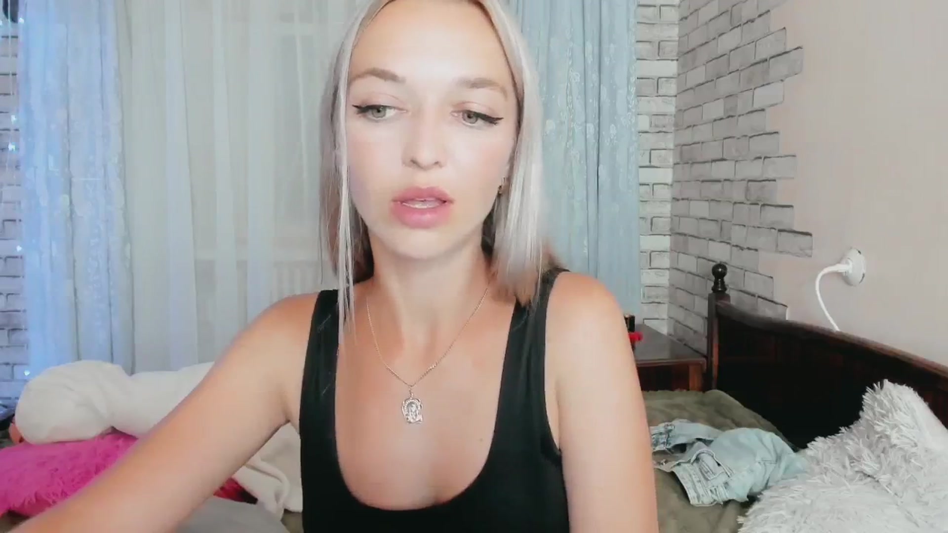Gallery image thumbnail from Ambri_Lili's myfreecams stream on, 06/11/2024, 20:32 image 6 of 20