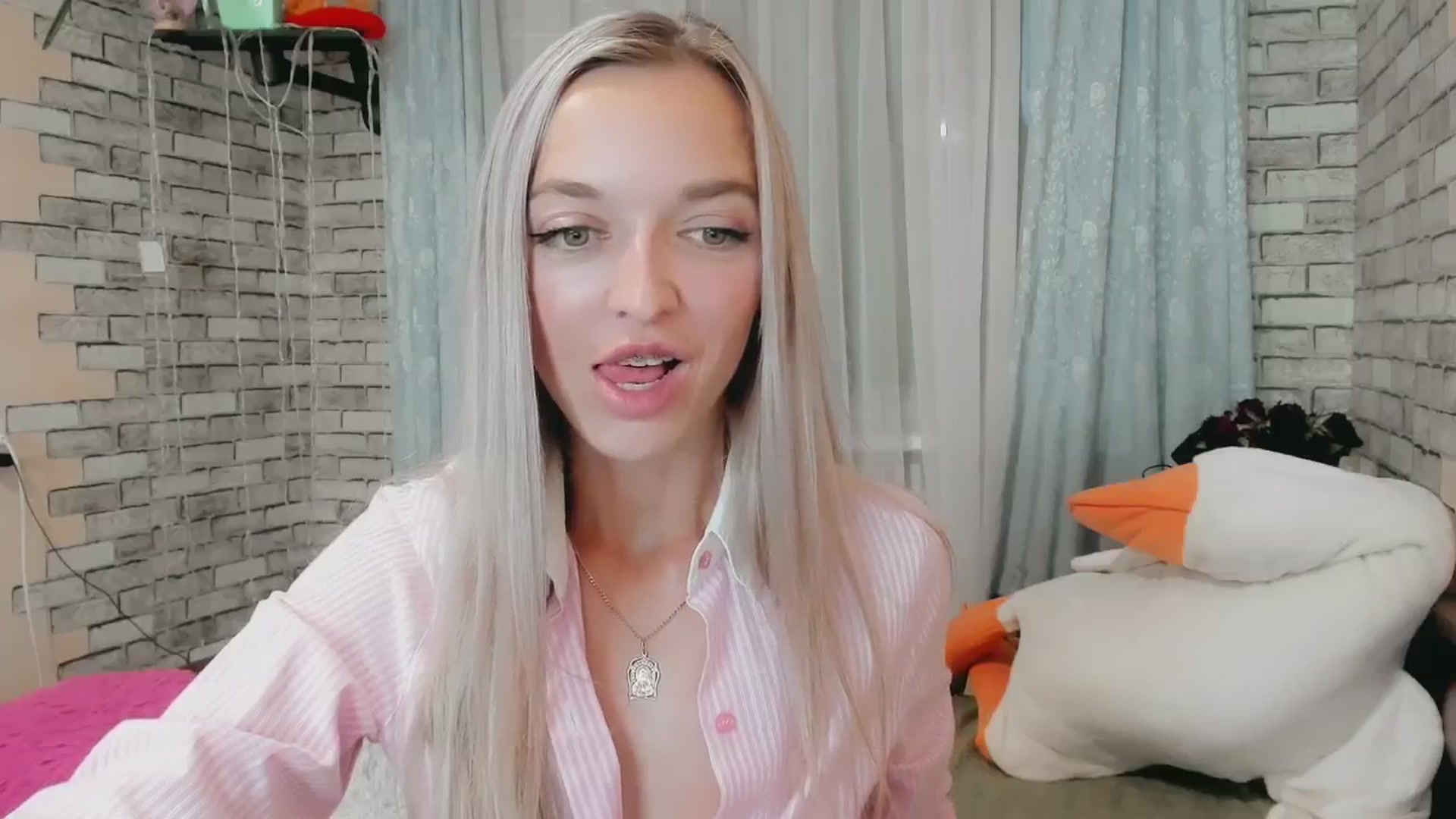 Gallery image thumbnail from Ambri_Lili's myfreecams stream on, 06/18/2024, 20:11 image 7 of 20