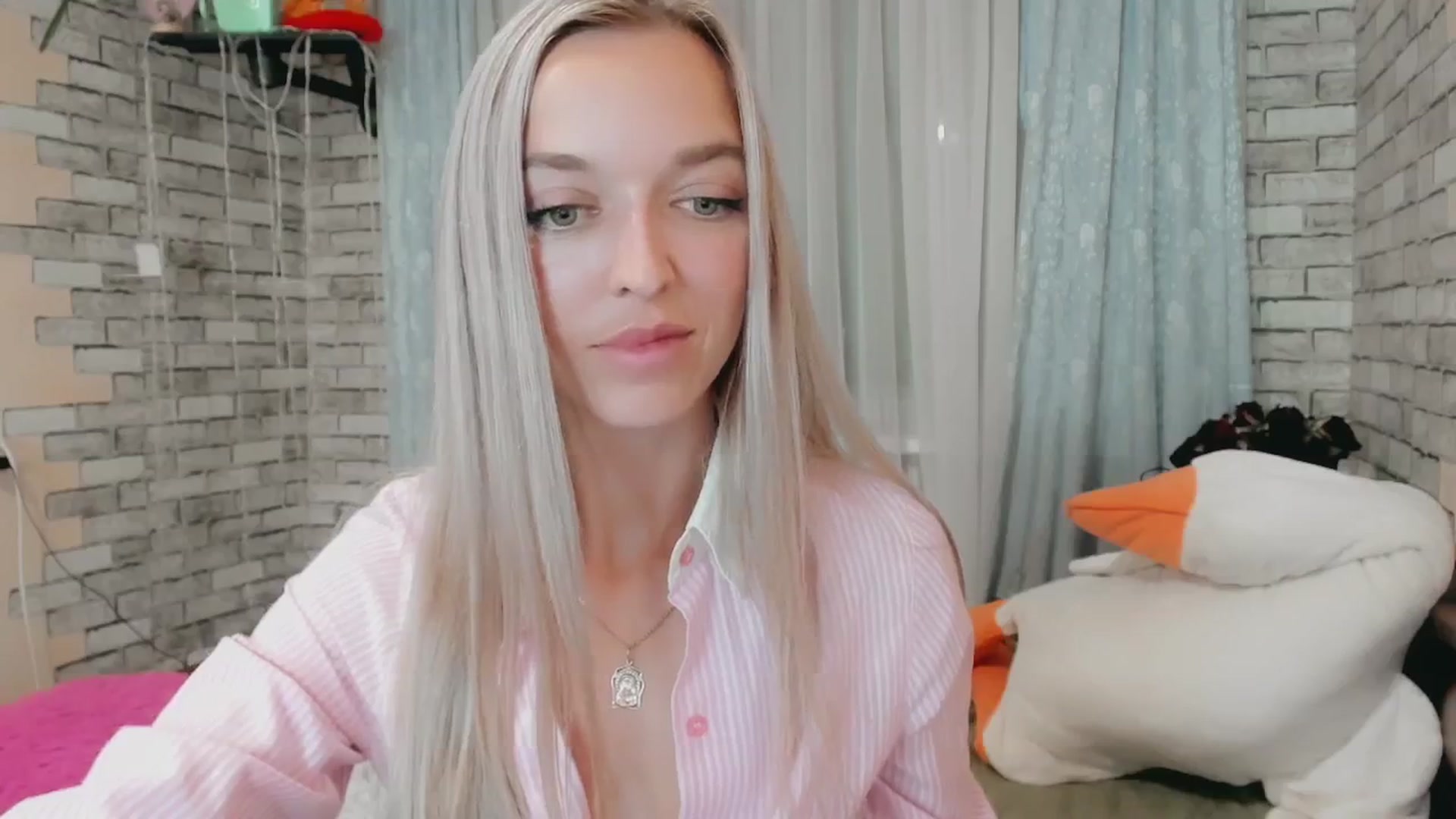 Gallery image thumbnail from Ambri_Lili's myfreecams stream on, 06/18/2024, 20:11 image 6 of 20