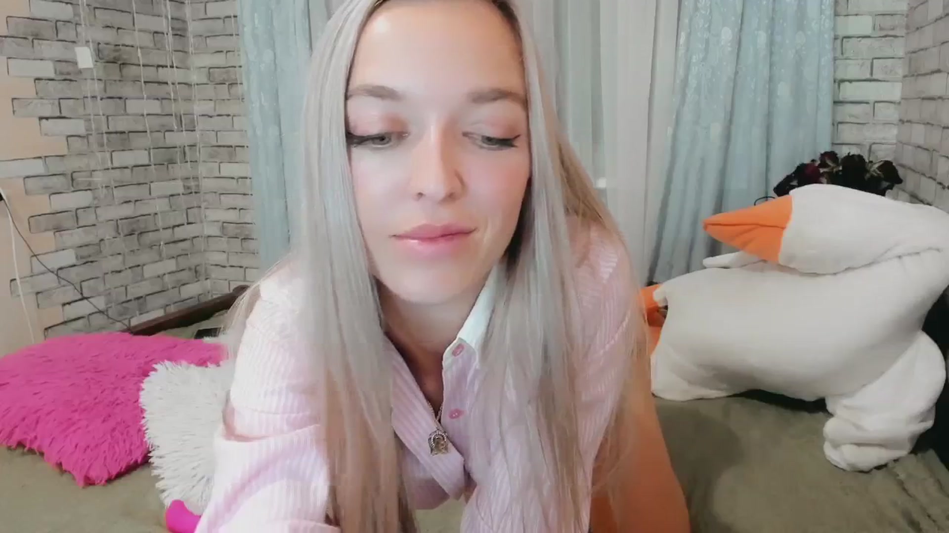 Gallery image thumbnail from Ambri_Lili's myfreecams stream on, 06/18/2024, 20:11 image 4 of 20