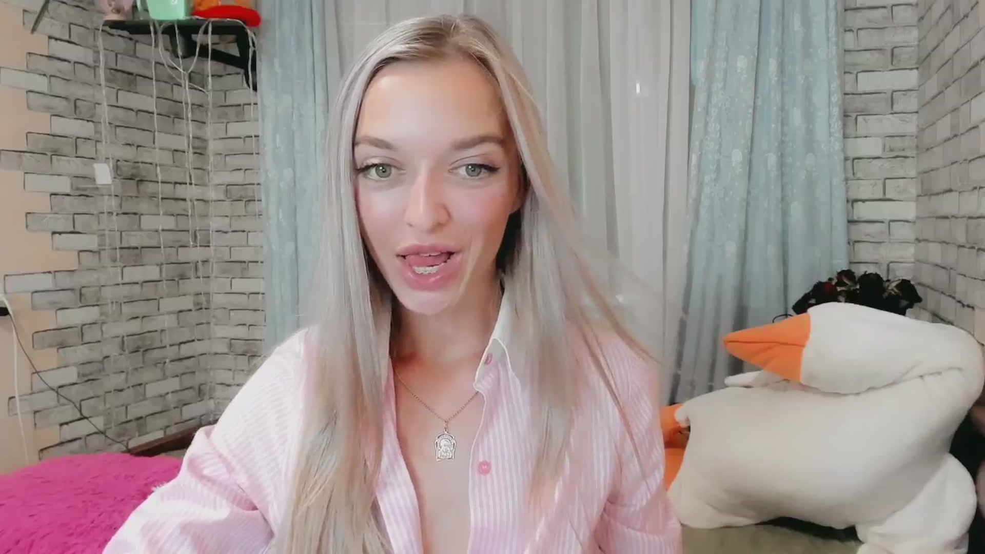 Gallery image thumbnail from Ambri_Lili's myfreecams stream on, 06/18/2024, 20:11 image 5 of 20