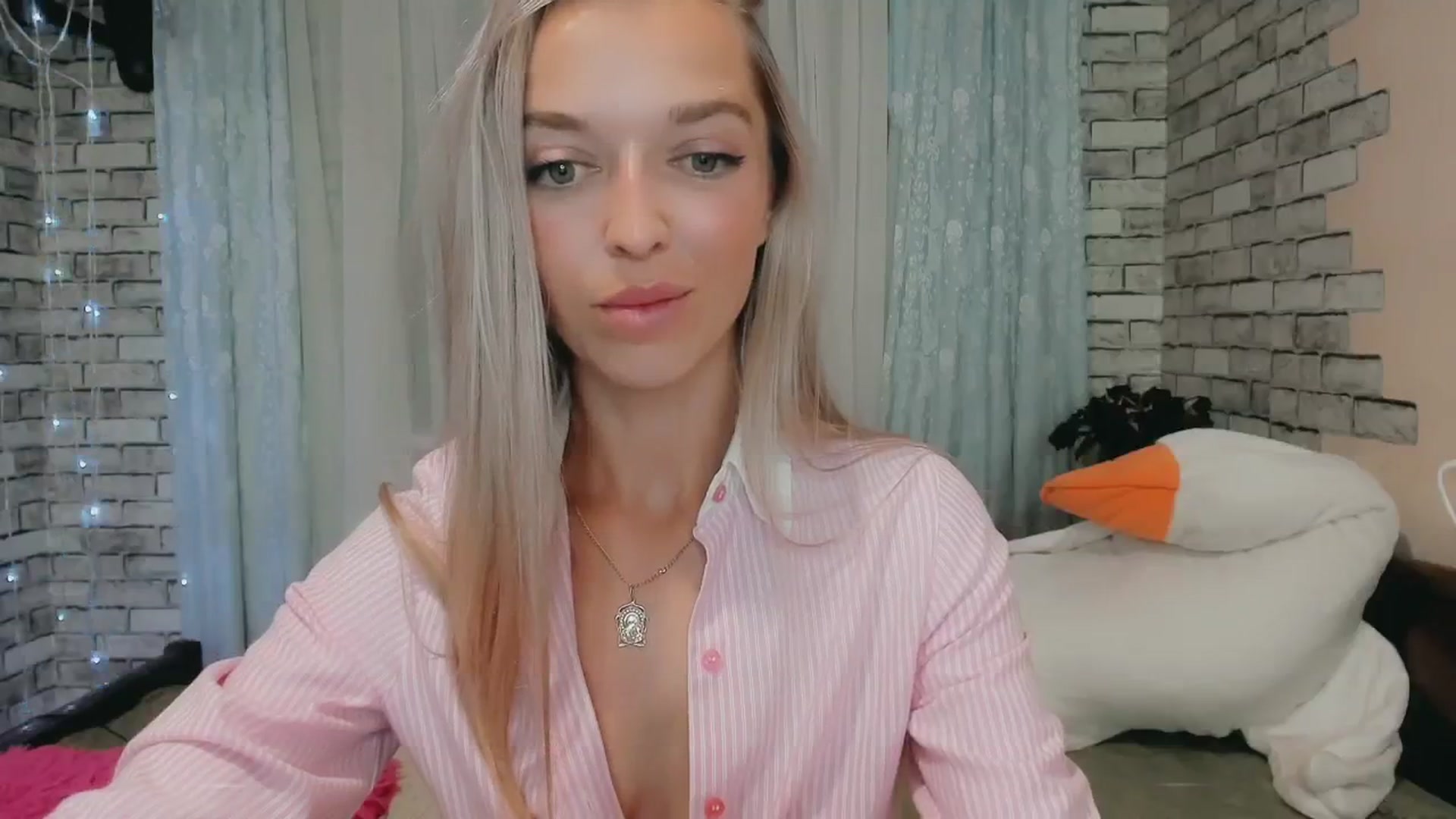 Gallery image thumbnail from Ambri_Lili's myfreecams stream on, 06/18/2024, 20:11 image 20 of 20