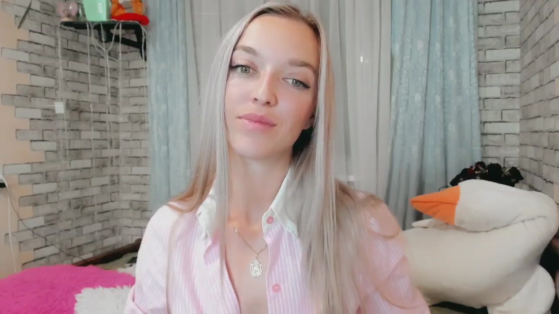 Gallery image thumbnail from Ambri_Lili's myfreecams stream on, 06/18/2024, 20:11 image 3 of 20