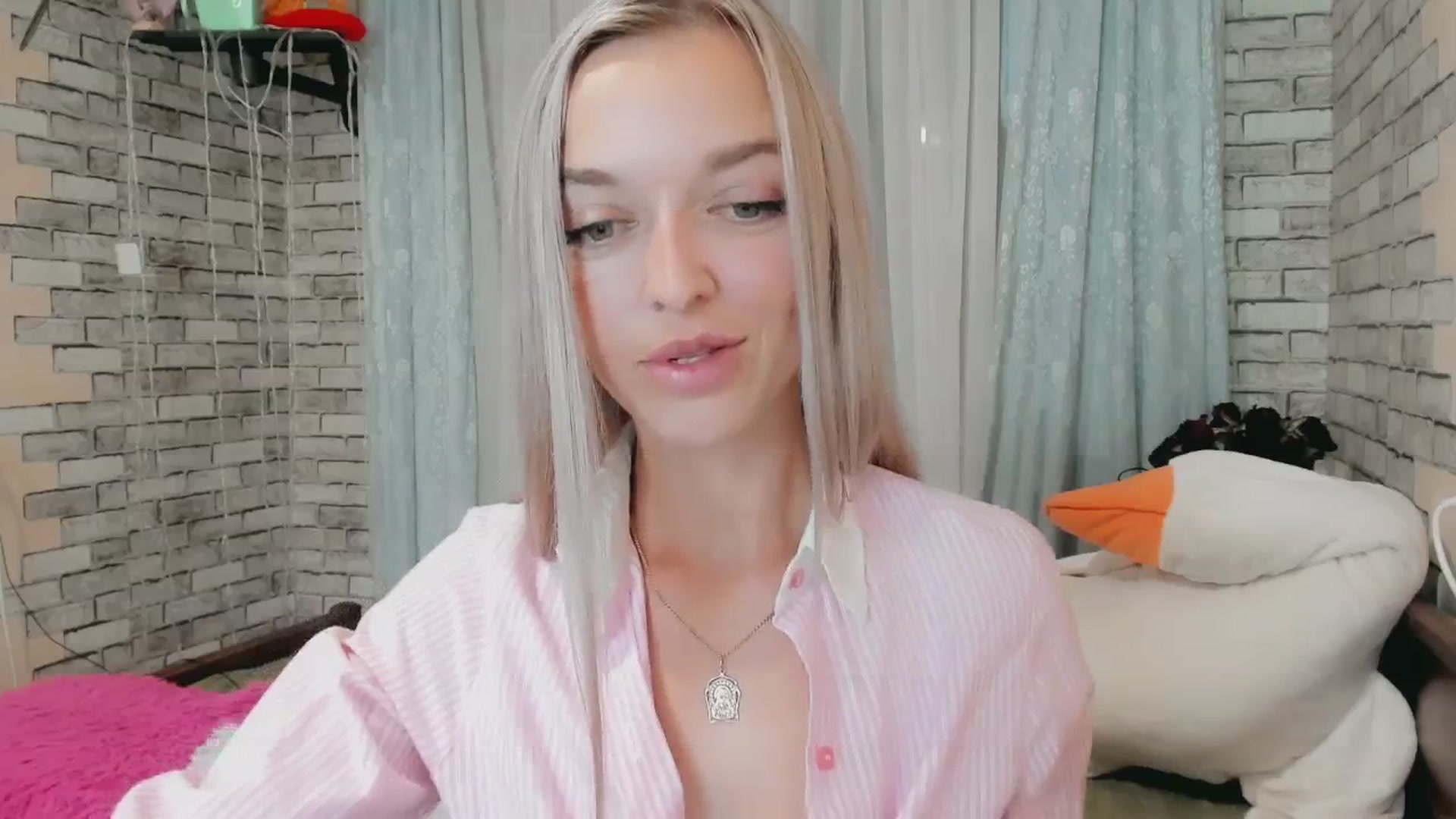 Gallery image thumbnail from Ambri_Lili's myfreecams stream on, 06/18/2024, 20:11 image 9 of 20