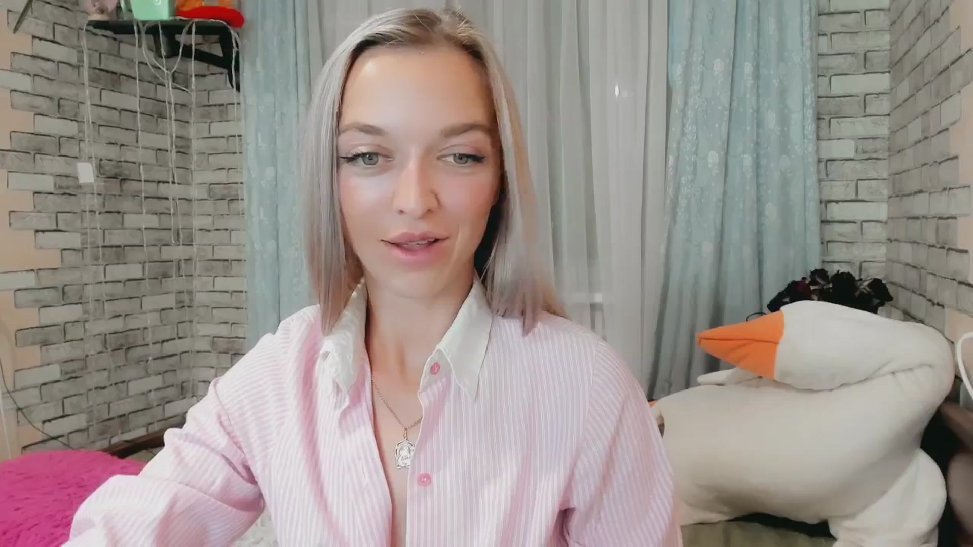 Gallery image thumbnail from Ambri_Lili's myfreecams stream on, 06/18/2024, 20:11 image 10 of 20