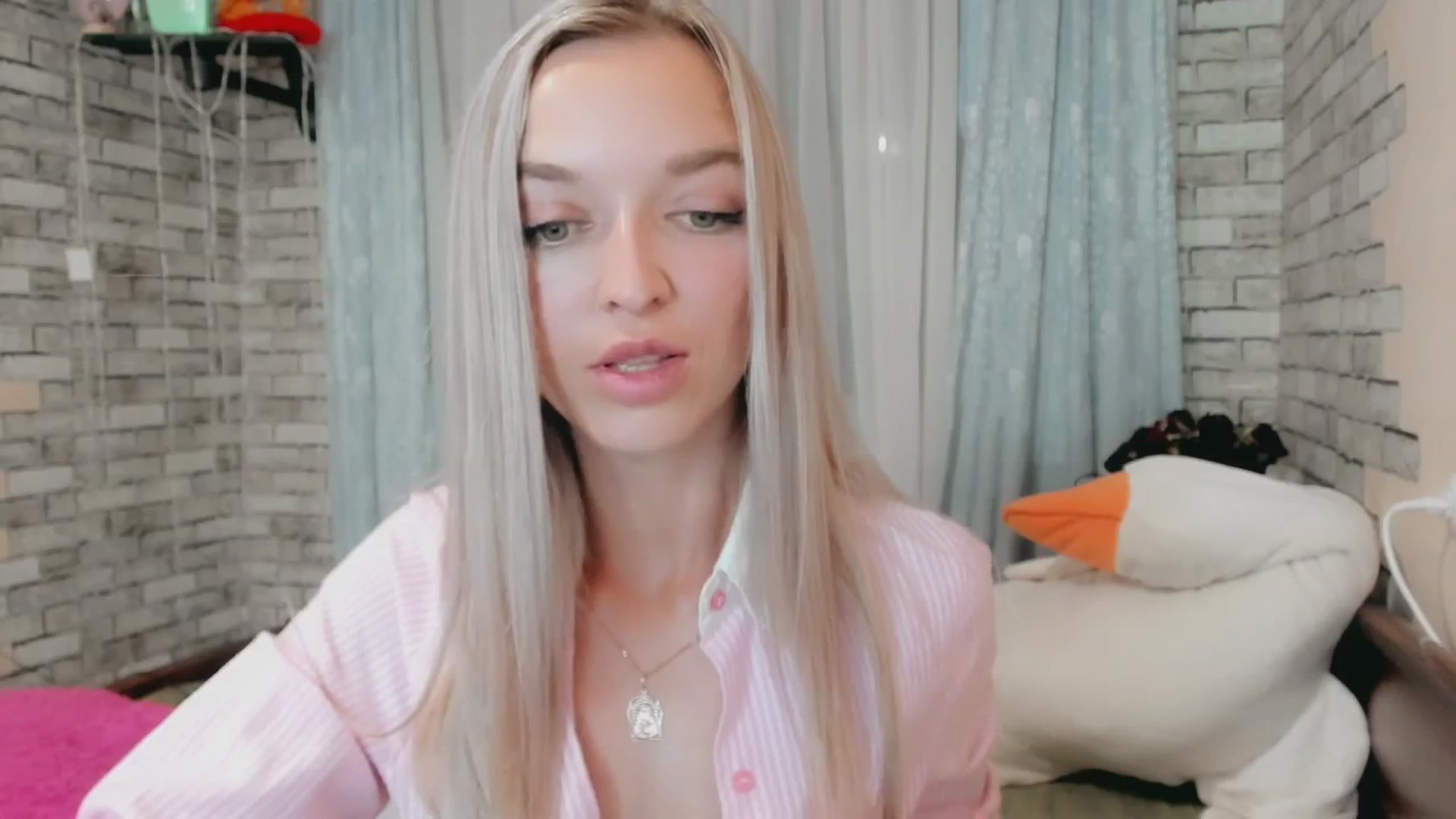 Gallery image thumbnail from Ambri_Lili's myfreecams stream on, 06/18/2024, 20:11 image 8 of 20