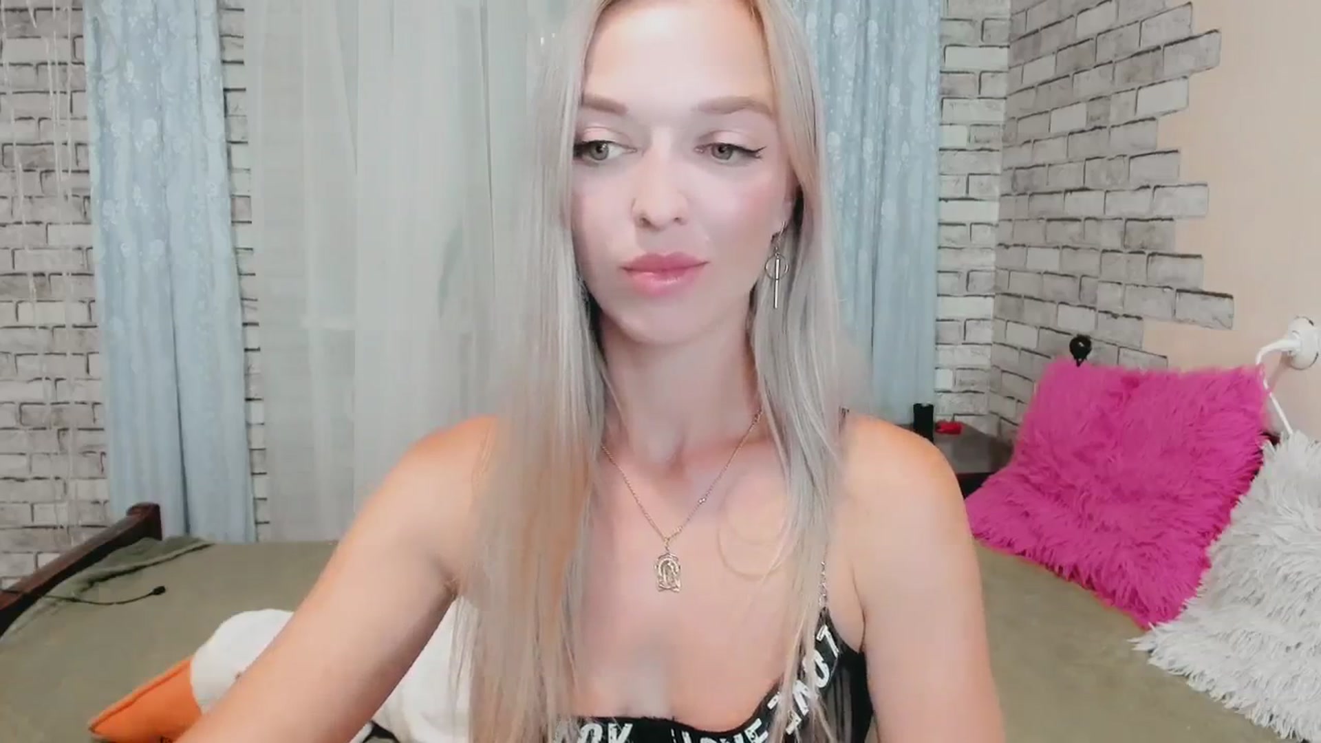 Gallery image thumbnail from Ambri_Lili's myfreecams stream on, 06/23/2024, 21:01 image 18 of 20
