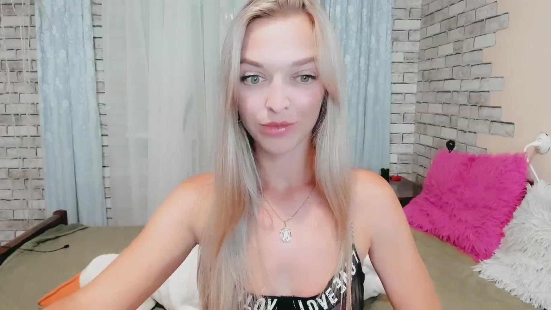 Gallery image thumbnail from Ambri_Lili's myfreecams stream on, 06/23/2024, 21:01 image 13 of 20