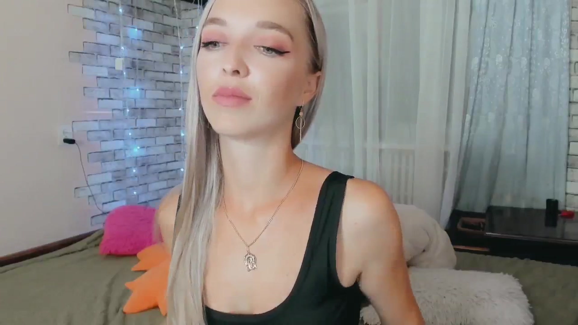 Gallery image thumbnail from Ambri_Lili's myfreecams stream on, 06/24/2024, 19:38 image 17 of 20