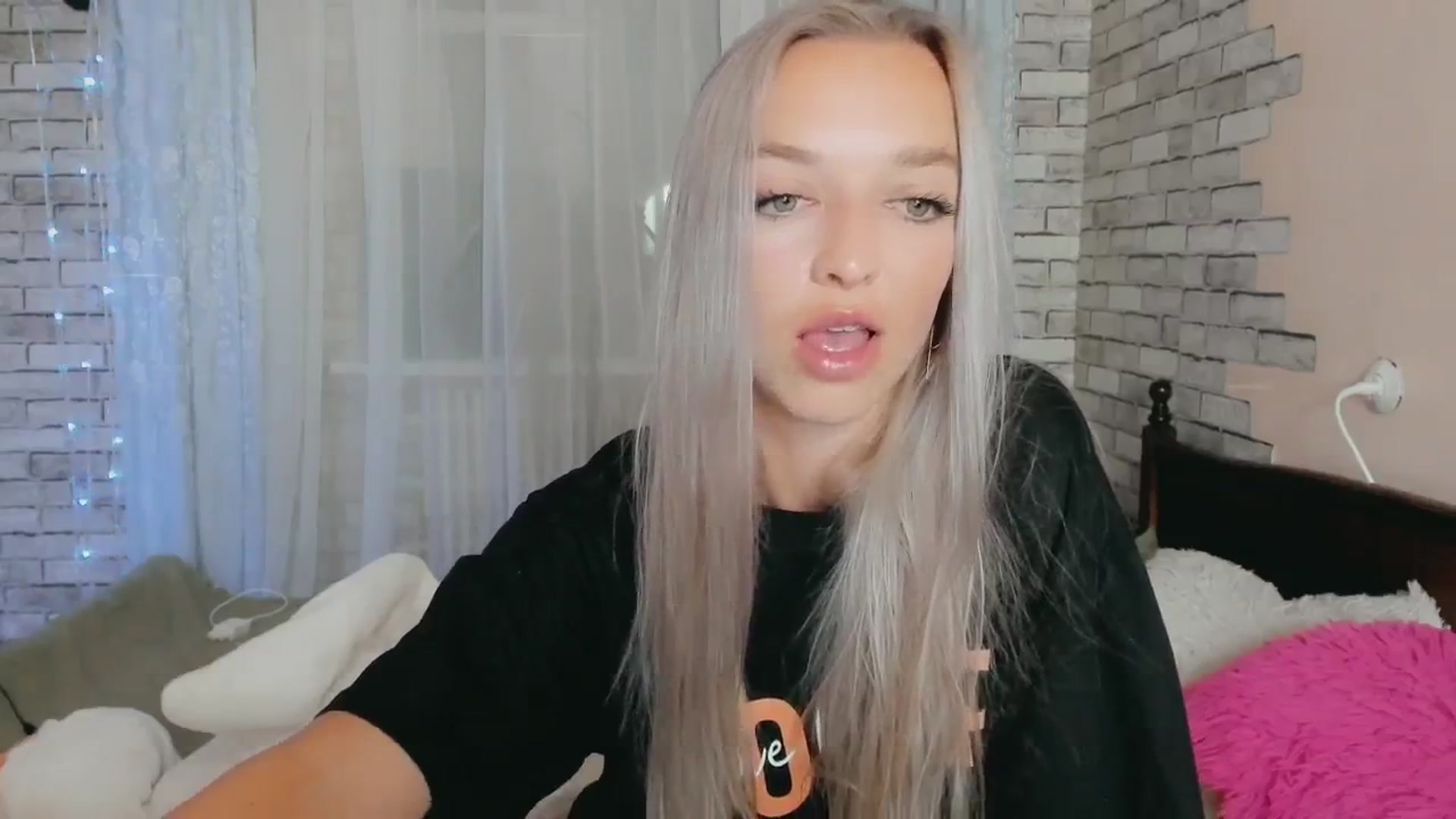 Gallery image thumbnail from Ambri_Lili's myfreecams stream on, 06/25/2024, 19:59 image 19 of 20