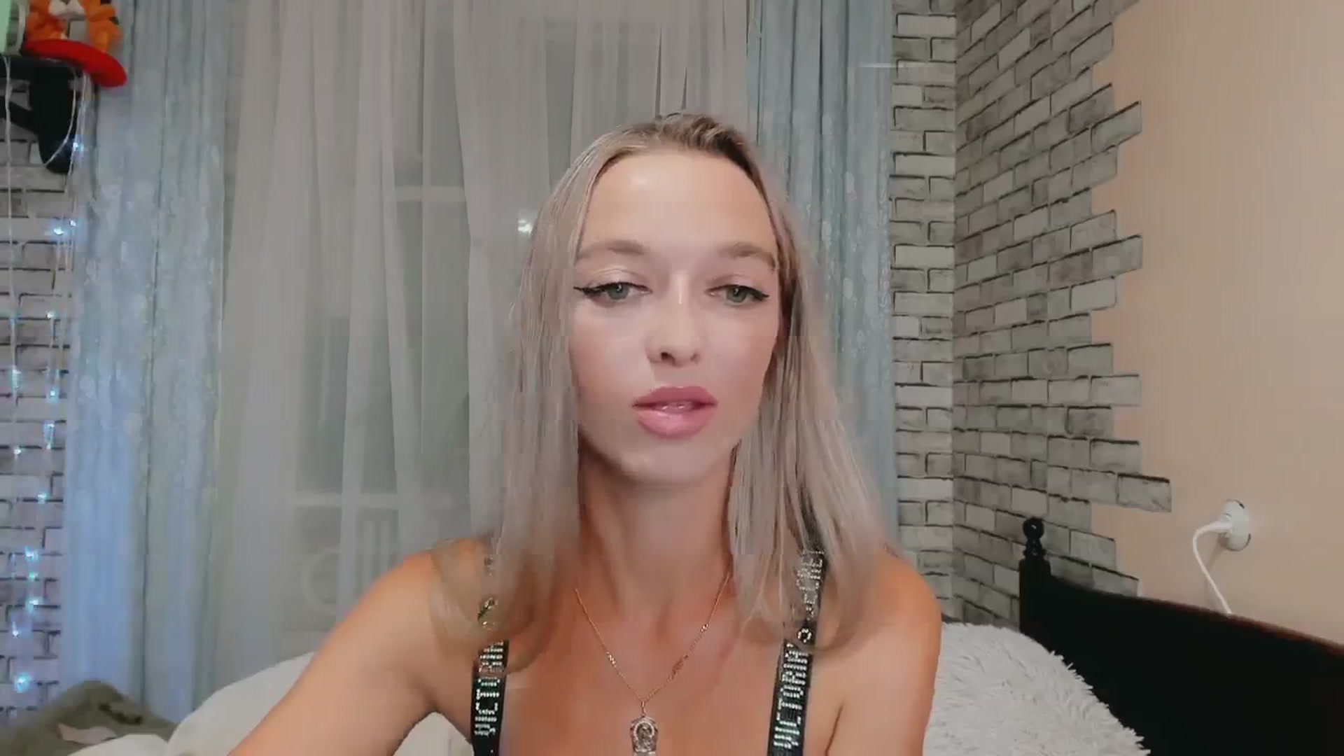 Gallery image thumbnail from Ambri_Lili's myfreecams stream on, 06/27/2024, 20:00 image 12 of 20