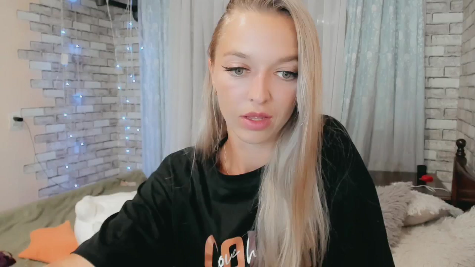 Gallery image thumbnail from Ambri_Lili's myfreecams stream on, 07/03/2024, 20:12 image 15 of 20
