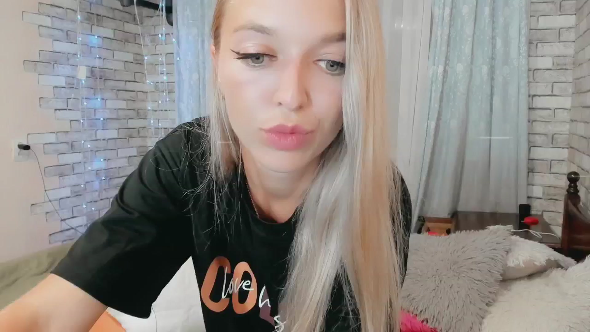 Gallery image thumbnail from Ambri_Lili's myfreecams stream on, 07/03/2024, 20:12 image 16 of 20