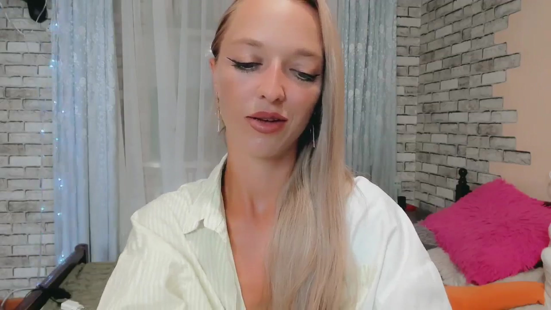 Gallery image thumbnail from Ambri_Lili's myfreecams stream on, 07/09/2024, 14:58 image 11 of 20