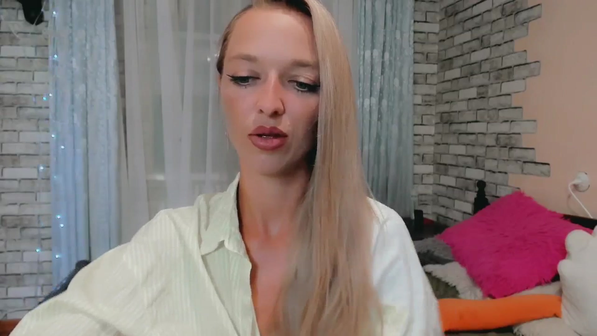 Gallery image thumbnail from Ambri_Lili's myfreecams stream on, 07/09/2024, 14:58 image 8 of 20