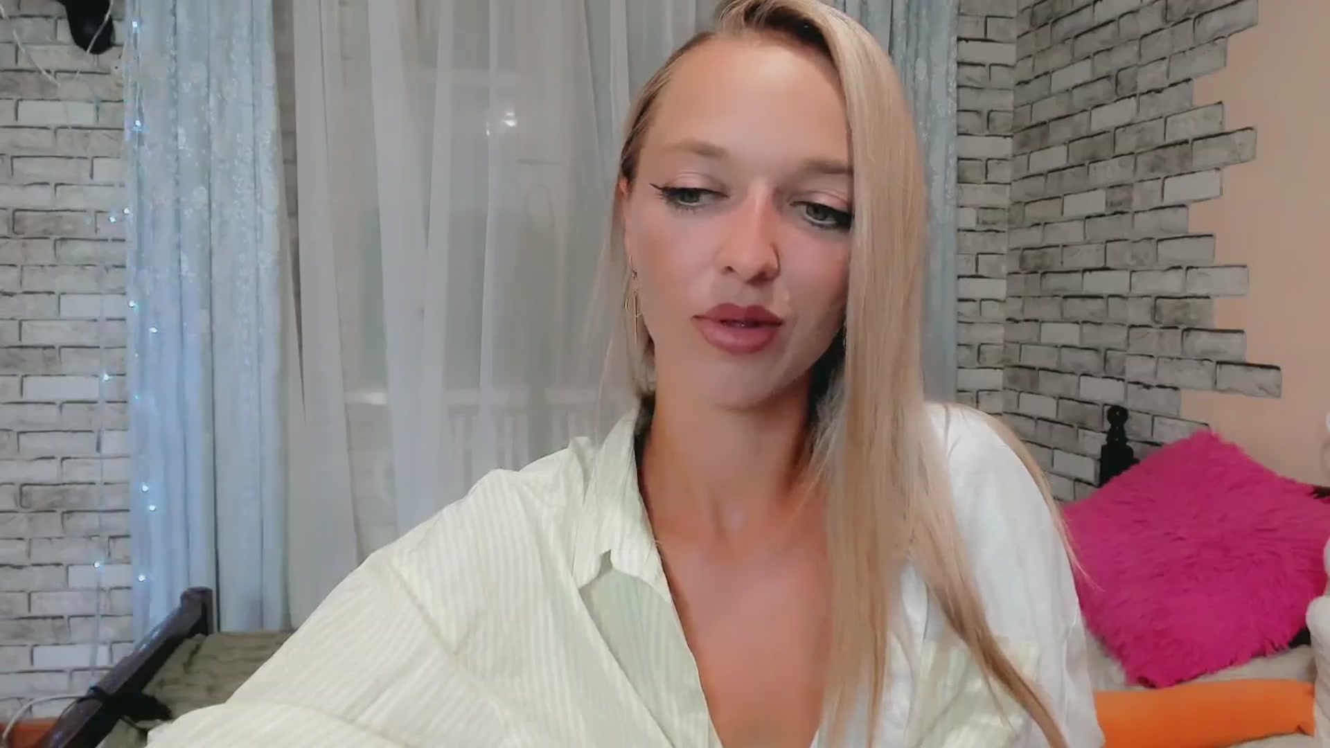 Gallery image thumbnail from Ambri_Lili's myfreecams stream on, 07/09/2024, 14:58 image 15 of 20
