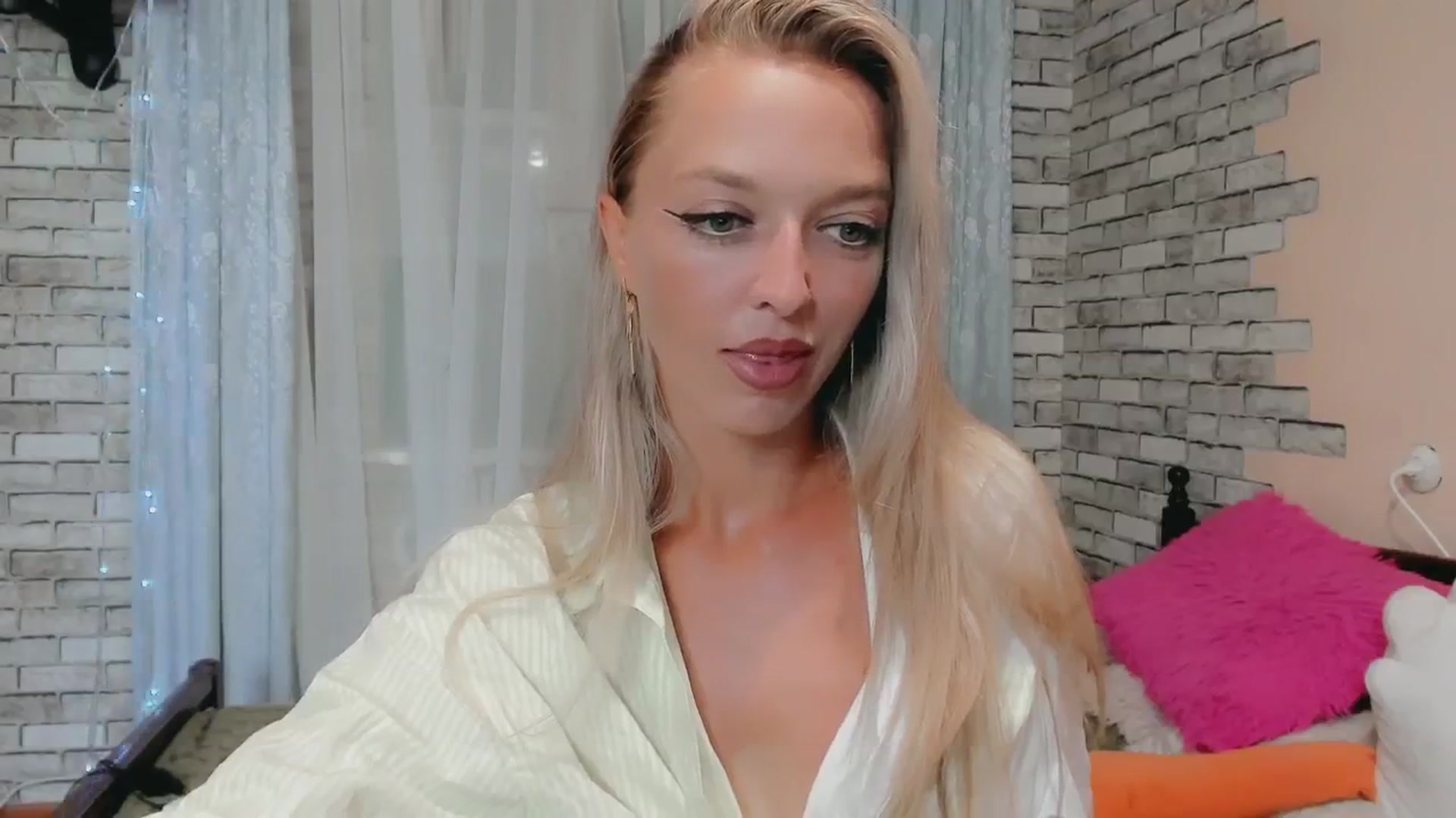 Gallery image thumbnail from Ambri_Lili's myfreecams stream on, 07/09/2024, 14:58 image 2 of 20