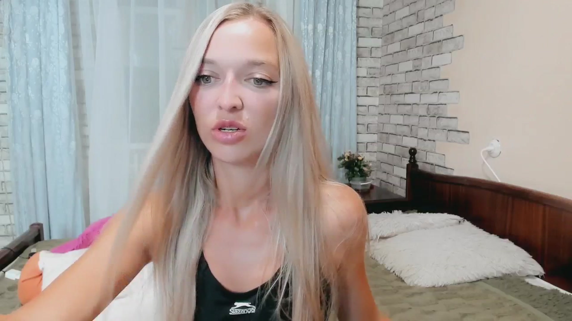 Gallery image thumbnail from Ambri_Lili's myfreecams stream on, 07/12/2024, 20:17 image 16 of 20
