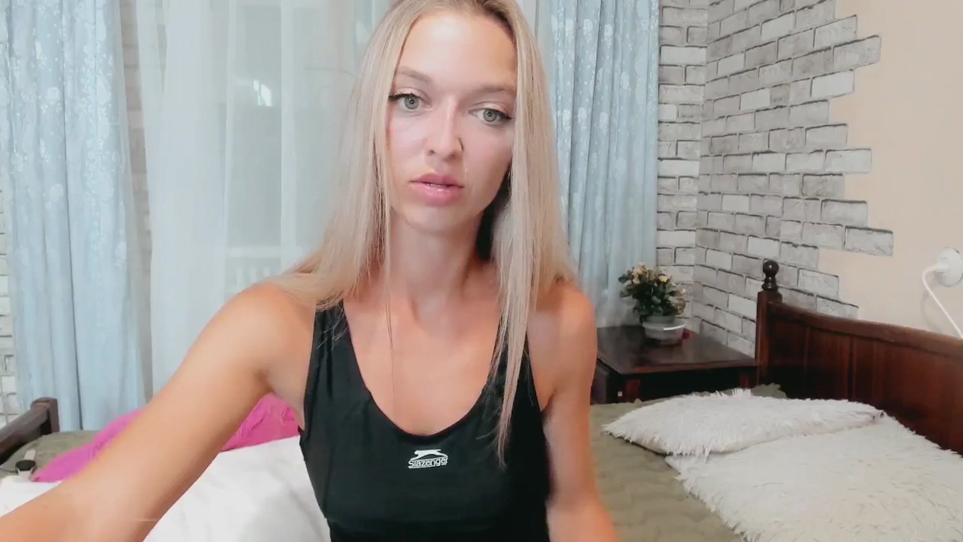 Gallery image thumbnail from Ambri_Lili's myfreecams stream on, 07/12/2024, 20:17 image 18 of 20