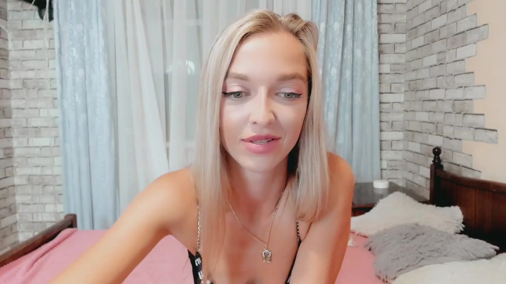 Gallery image thumbnail from Ambri_Lili's myfreecams stream on, 07/23/2024, 19:49 image 16 of 20