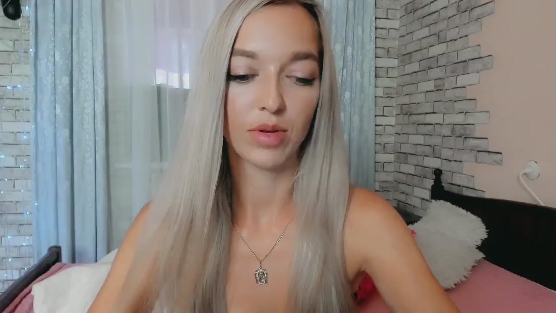 Gallery image thumbnail from Ambri_Lili's myfreecams stream on, 07/24/2024, 05:29 image 4 of 20