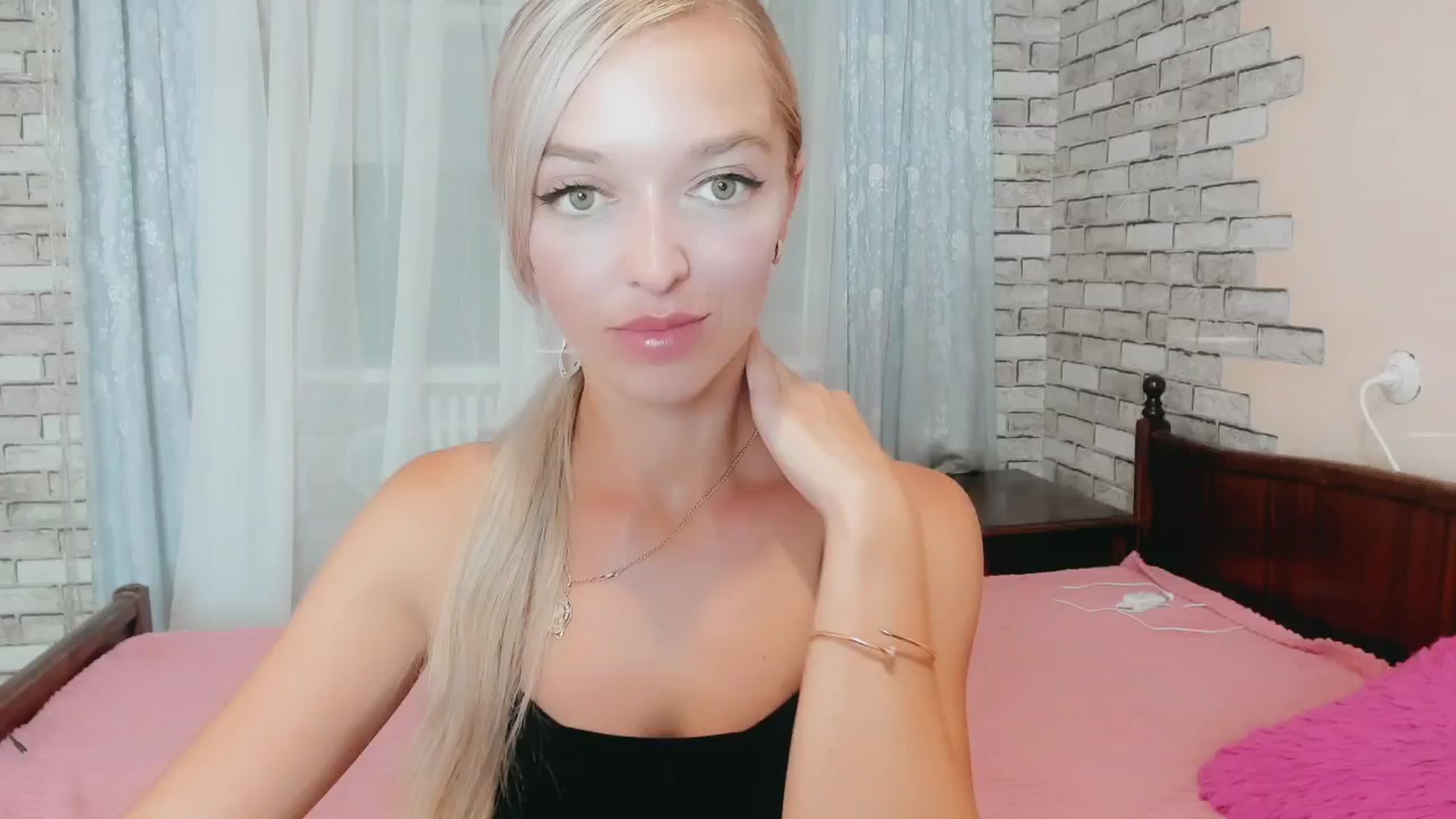 Gallery image thumbnail from Ambri_Lili's myfreecams stream on, 07/28/2024, 18:48 image 1 of 20