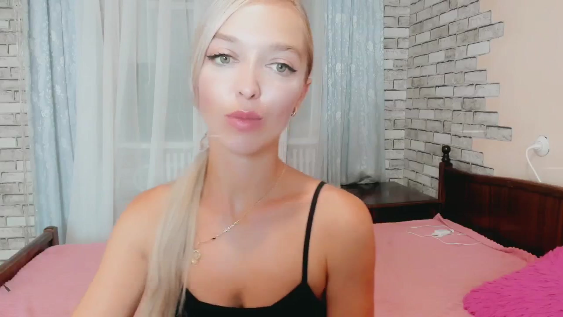 Gallery image thumbnail from Ambri_Lili's myfreecams stream on, 07/28/2024, 18:48 image 2 of 20
