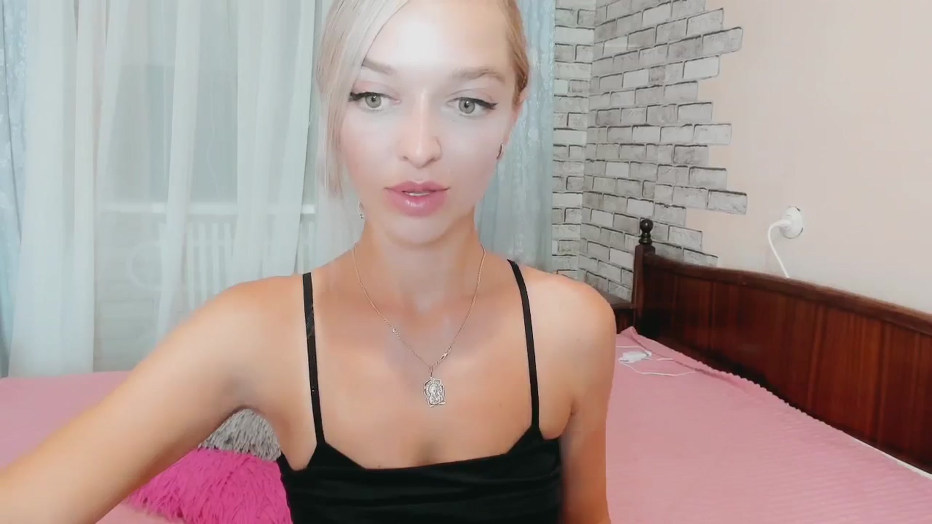 Gallery image thumbnail from Ambri_Lili's myfreecams stream on, 07/28/2024, 20:08 image 15 of 20