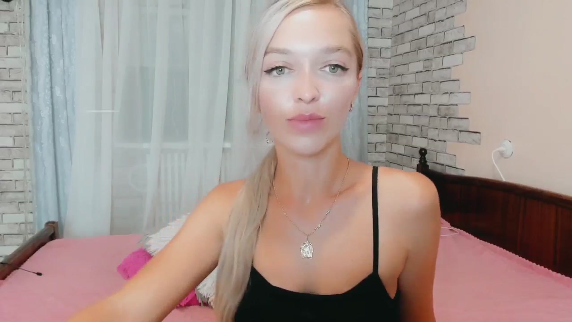 Gallery image thumbnail from Ambri_Lili's myfreecams stream on, 07/28/2024, 21:04 image 3 of 20