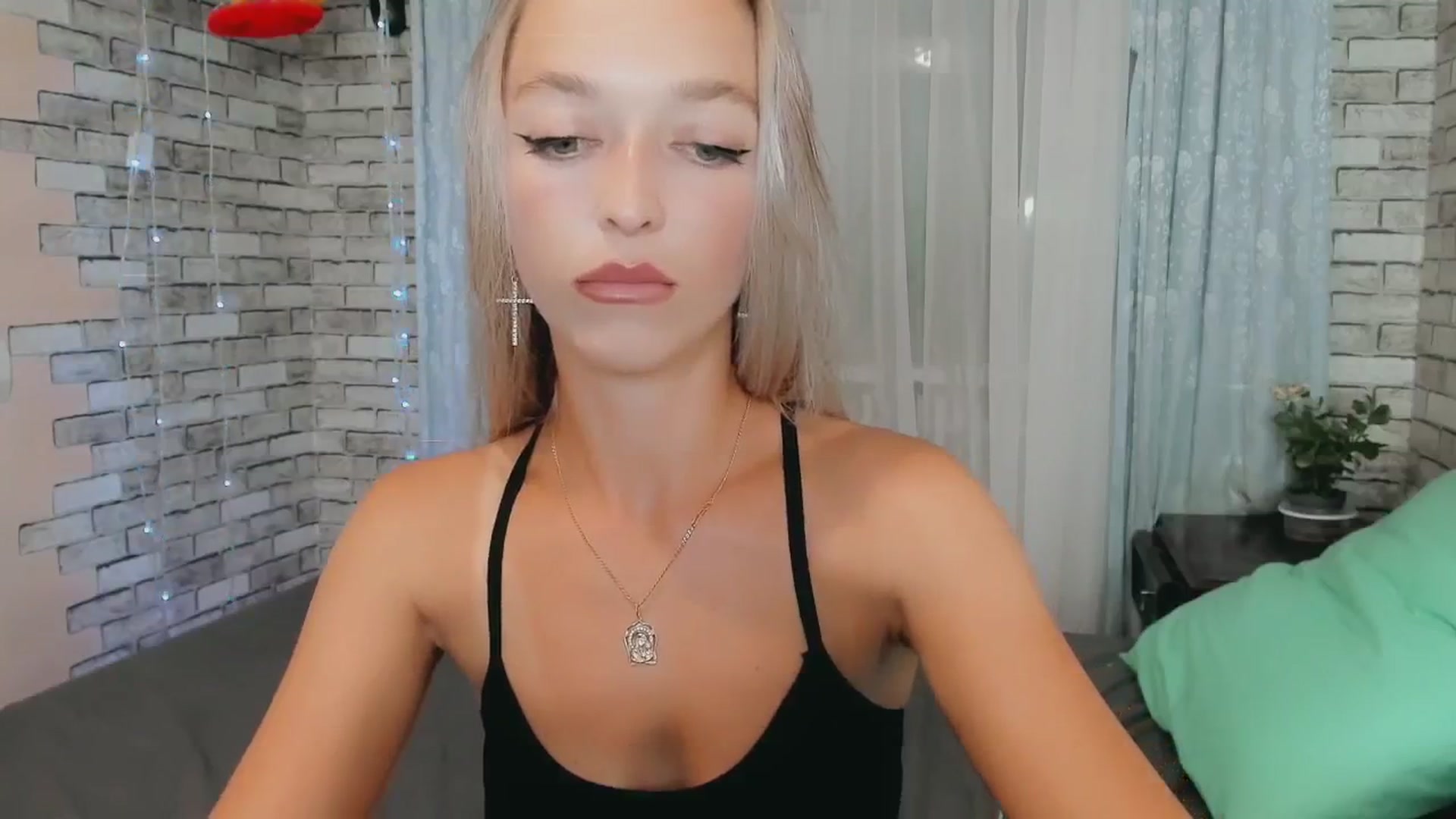 Gallery image thumbnail from Ambri_Lili's myfreecams stream on, 08/14/2024, 19:09 image 7 of 20