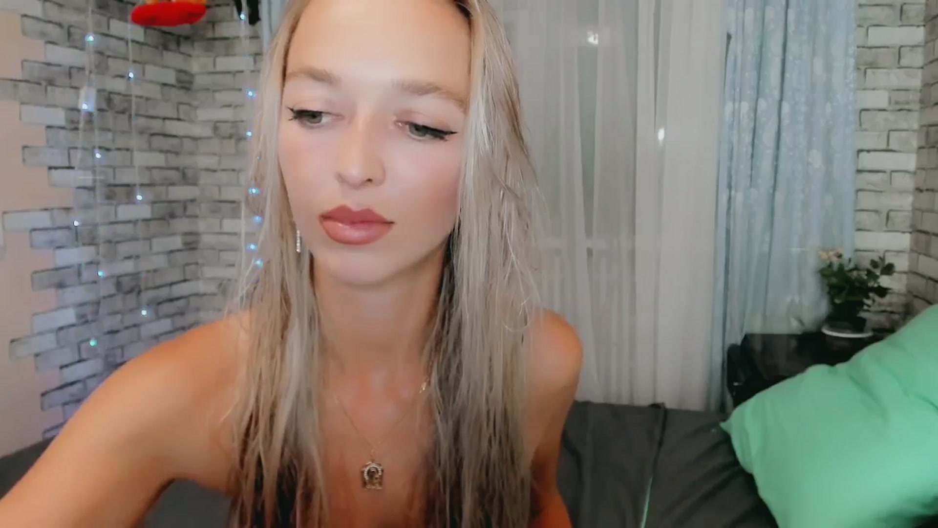 Gallery image thumbnail from Ambri_Lili's myfreecams stream on, 08/14/2024, 19:09 image 3 of 20