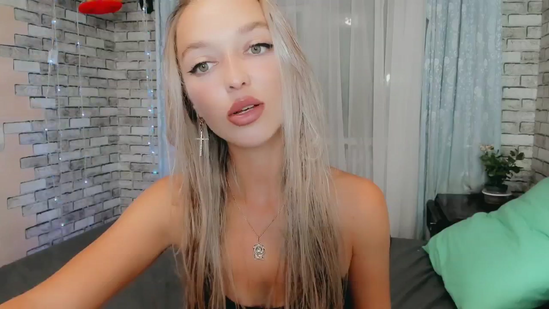 Gallery image thumbnail from Ambri_Lili's myfreecams stream on, 08/14/2024, 19:09 image 6 of 20