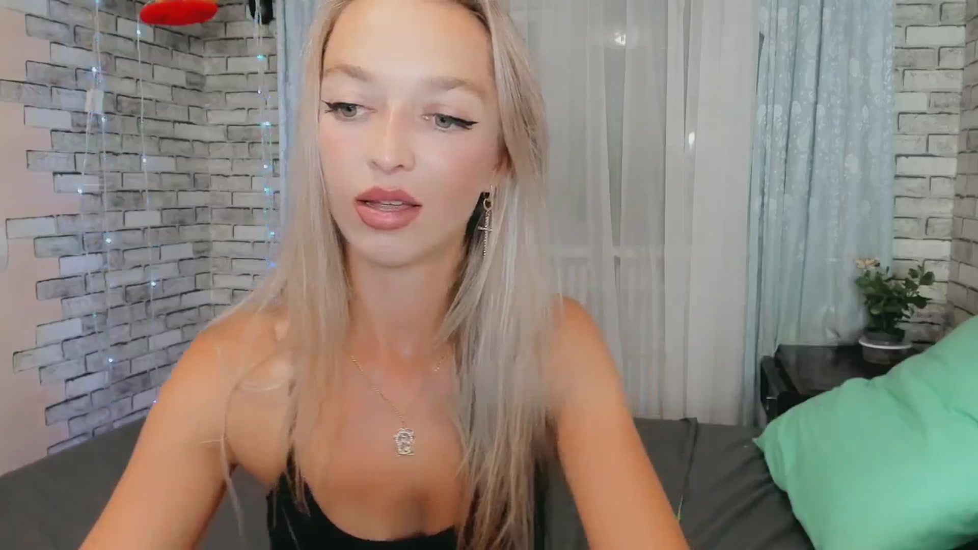 Gallery image thumbnail from Ambri_Lili's myfreecams stream on, 08/14/2024, 19:09 image 9 of 20